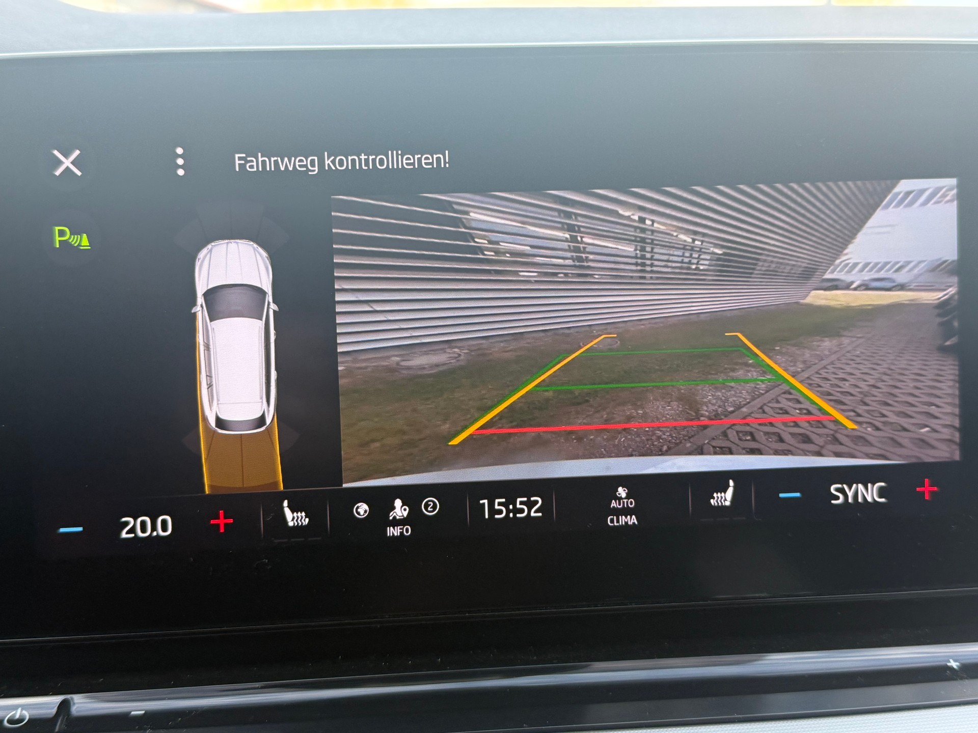 SKODA Octavia Combi 1.5 TSI G-Tec DSG Style-image-9