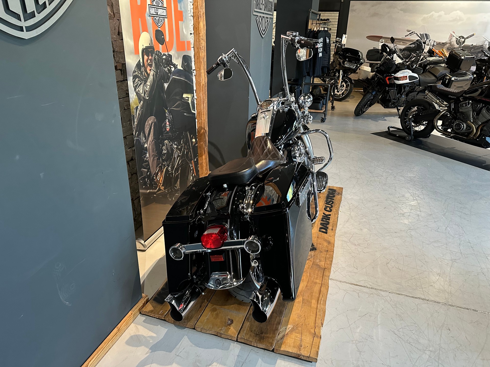 HARLEY-DAVIDSON FLHRC Road King Classic 103 ABS (25KW) Possible-showroom-element-2