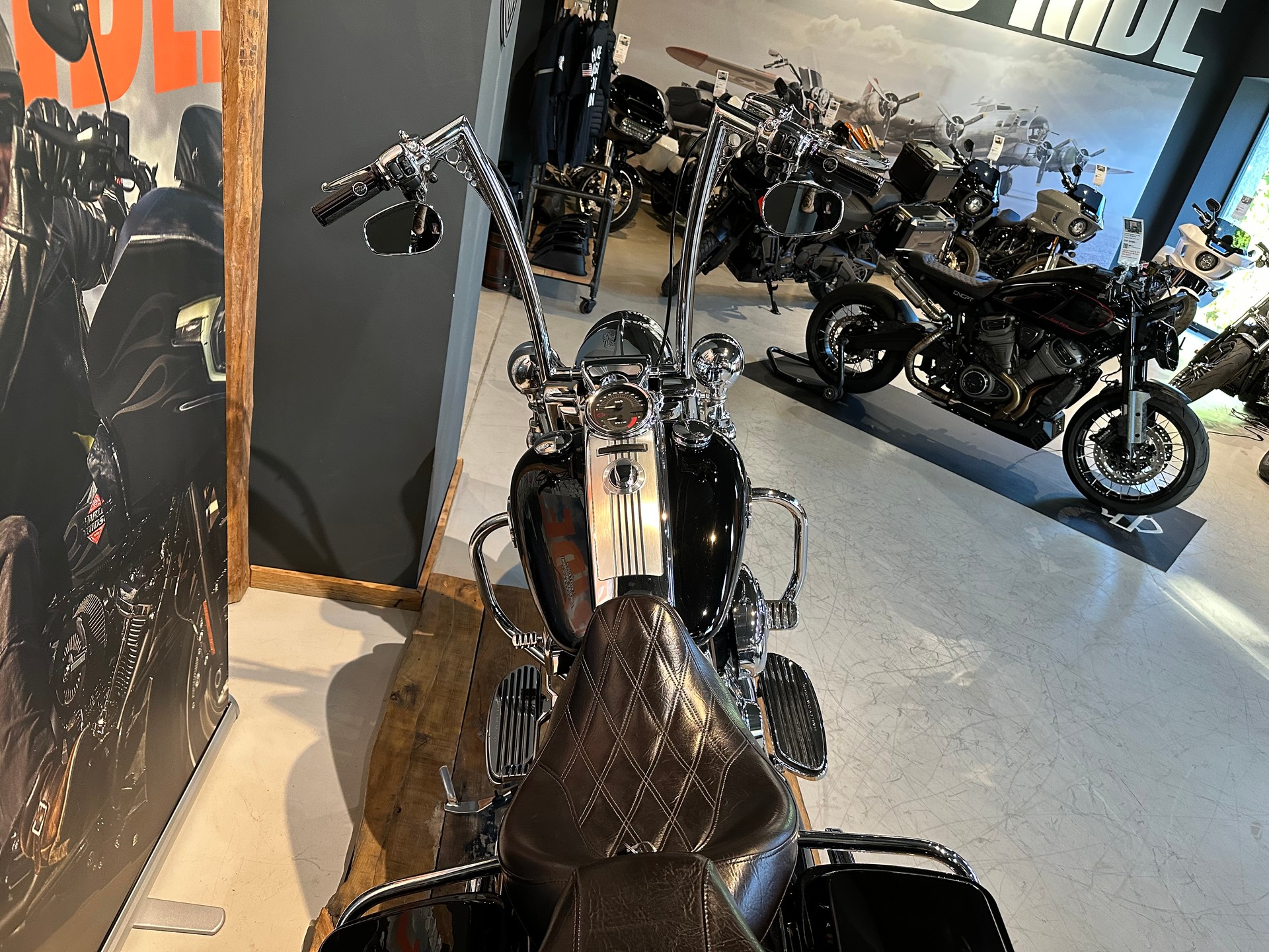 HARLEY-DAVIDSON FLHRC Road King Classic 103 ABS (25KW) Possible-image-12