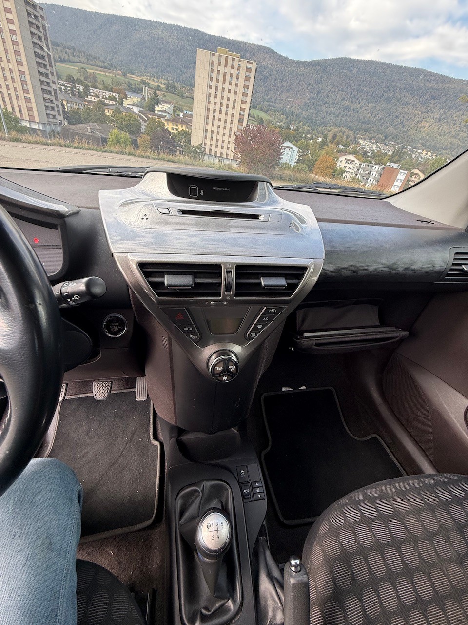 TOYOTA iQ2 1.0 VVT-i-image-11