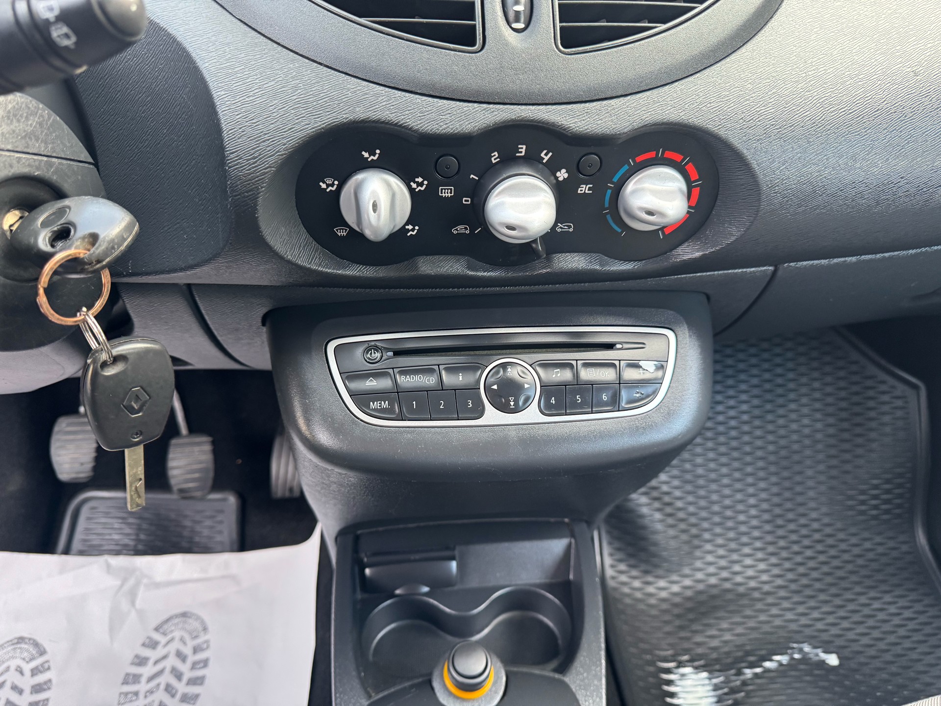 RENAULT Twingo 1.2 16V Expression-image-18