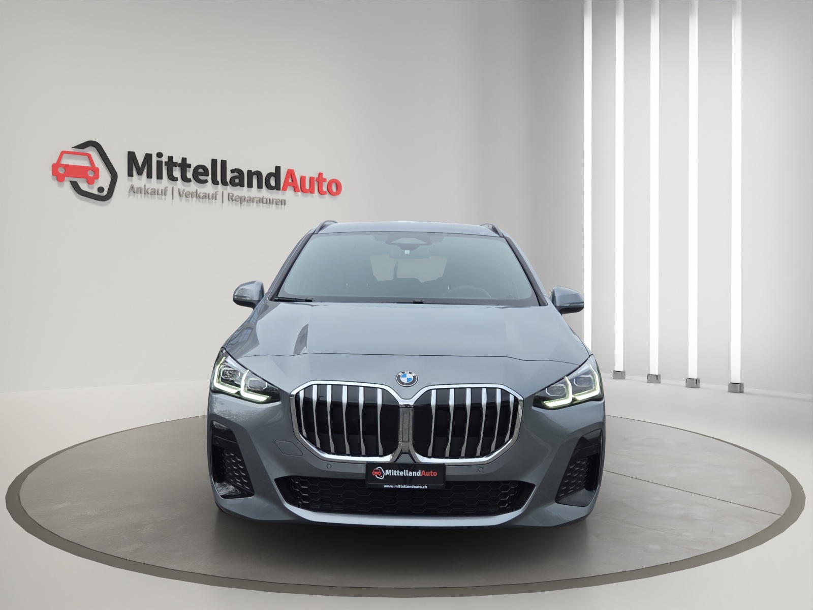 BMW 218d Active Tourer M Sport DKG-showroom-element-1