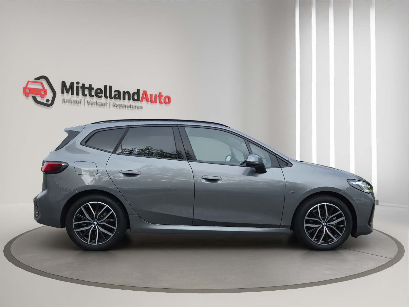 BMW 218d Active Tourer M Sport DKG-showroom-element-3