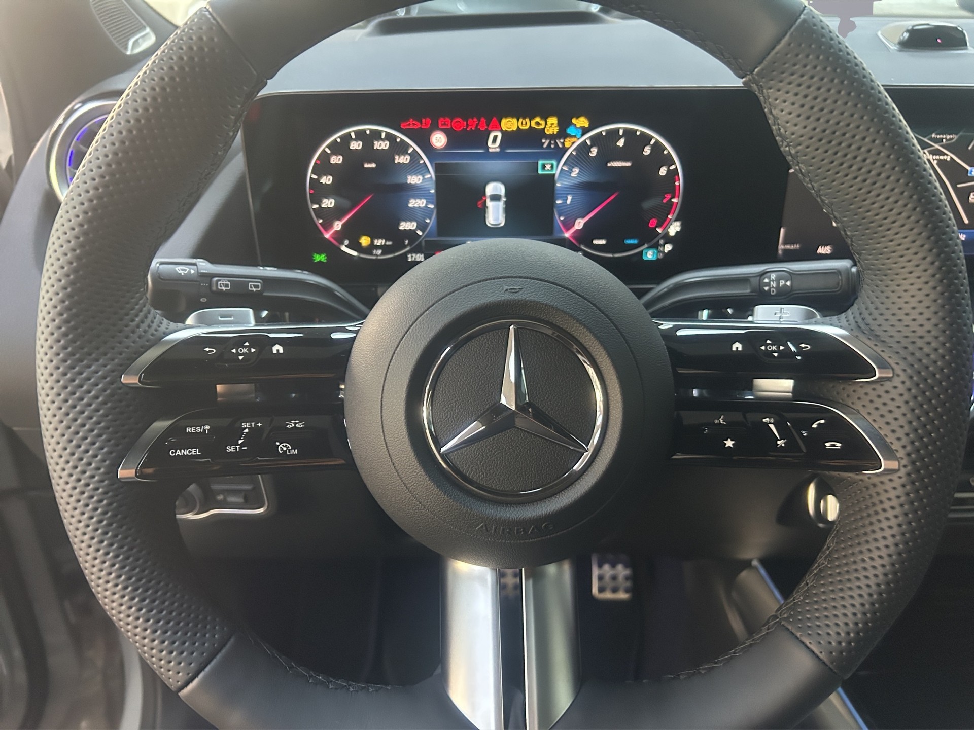 MERCEDES-BENZ GLA-Klasse H247 GLA 250 Swiss Star AMG Line 4matic-image-12