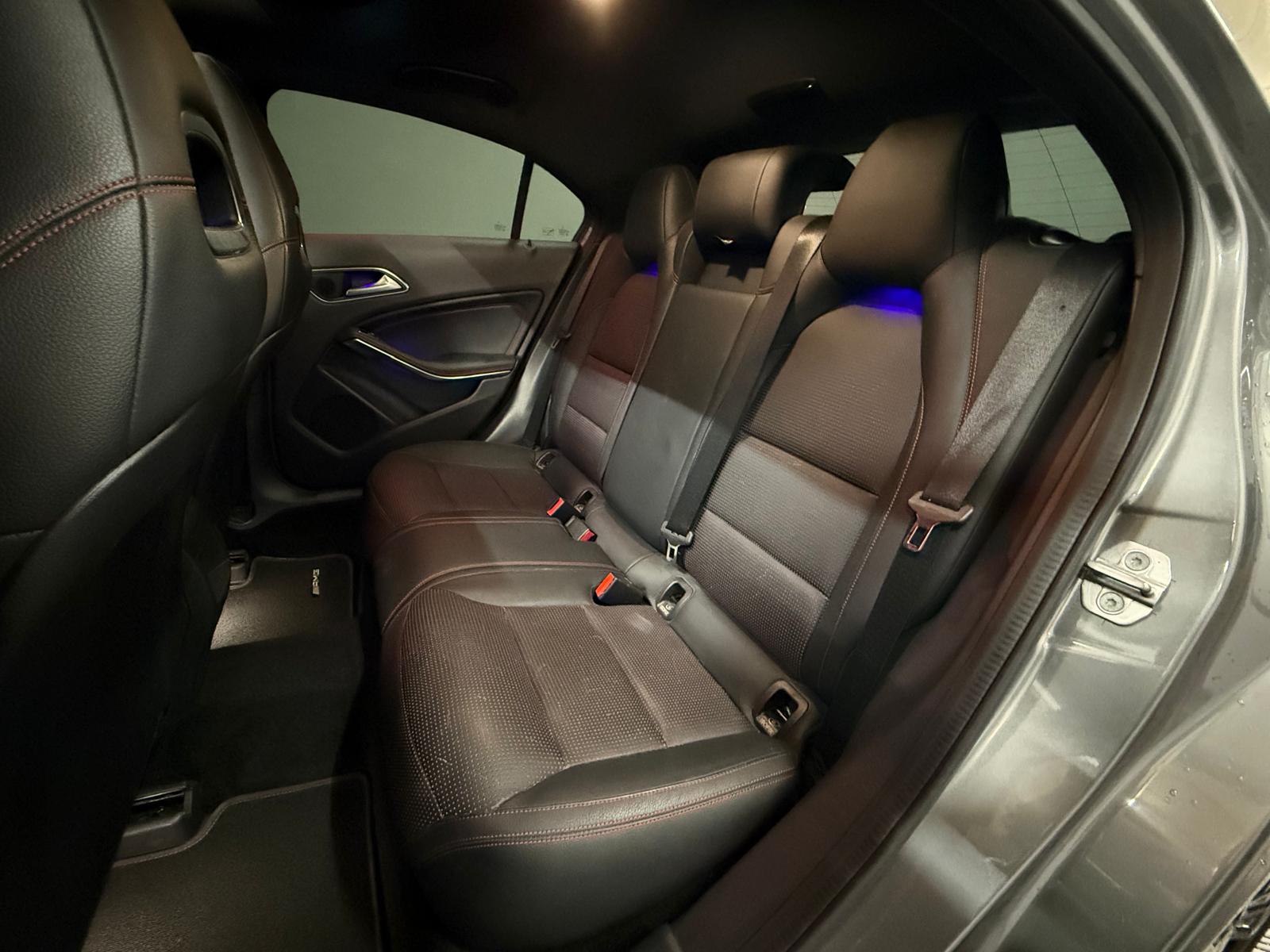 MERCEDES-BENZ A 250 AMG Line 4Matic 7G-DCT-image-10