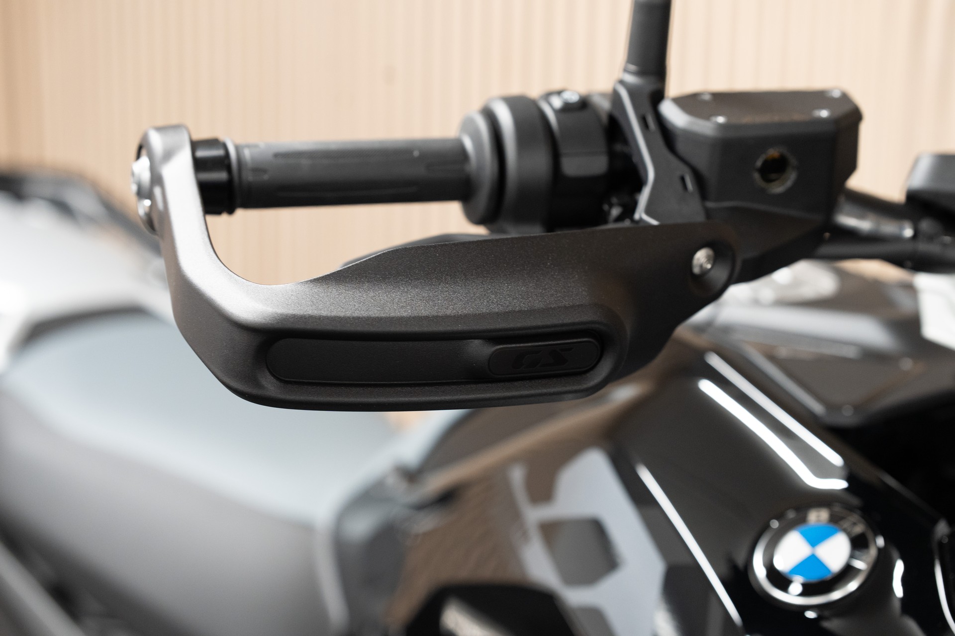 BMW R 1300 GS mit Rally Umbau, SC Project Sportschalldämpfer und 0.9% Leasing 💸🚀-image-11
