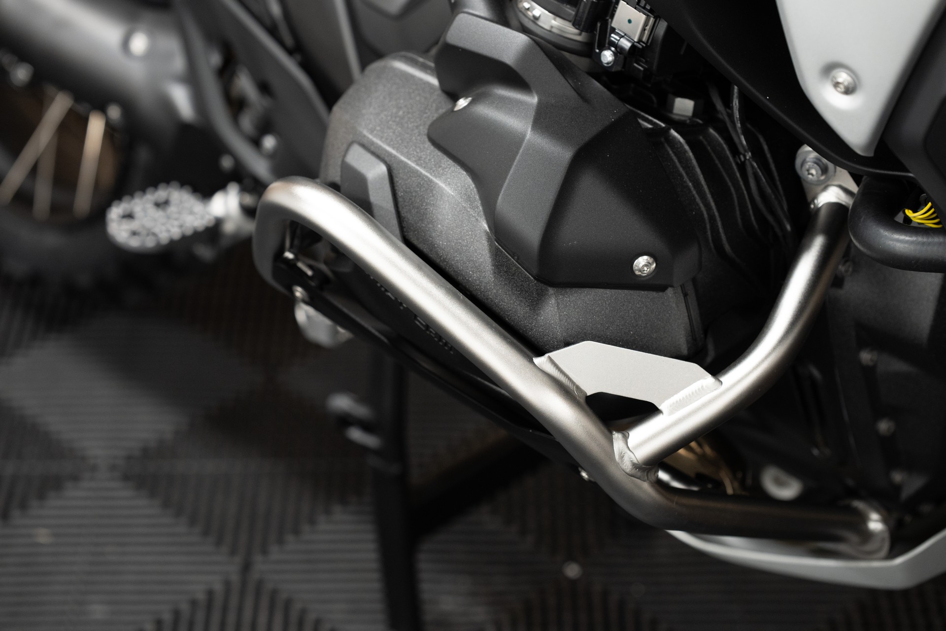 BMW R 1300 GS mit Rally Umbau, SC Project Sportschalldämpfer und 0.9% Leasing 💸🚀-image-9
