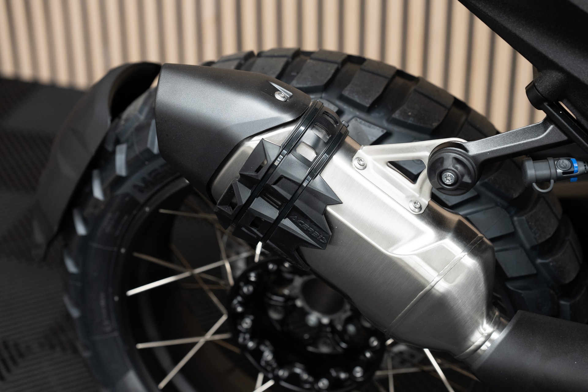 BMW R 1300 GS mit Rally Umbau, SC Project Sportschalldämpfer und 0.9% Leasing 💸🚀-image-7