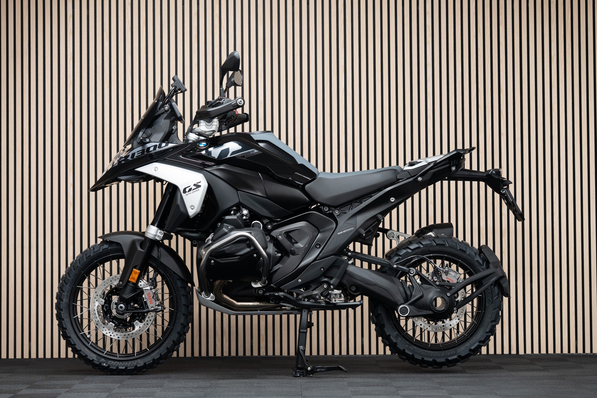 BMW R 1300 GS mit Rally Umbau, SC Project Sportschalldämpfer und 0.9% Leasing 💸🚀-image-1