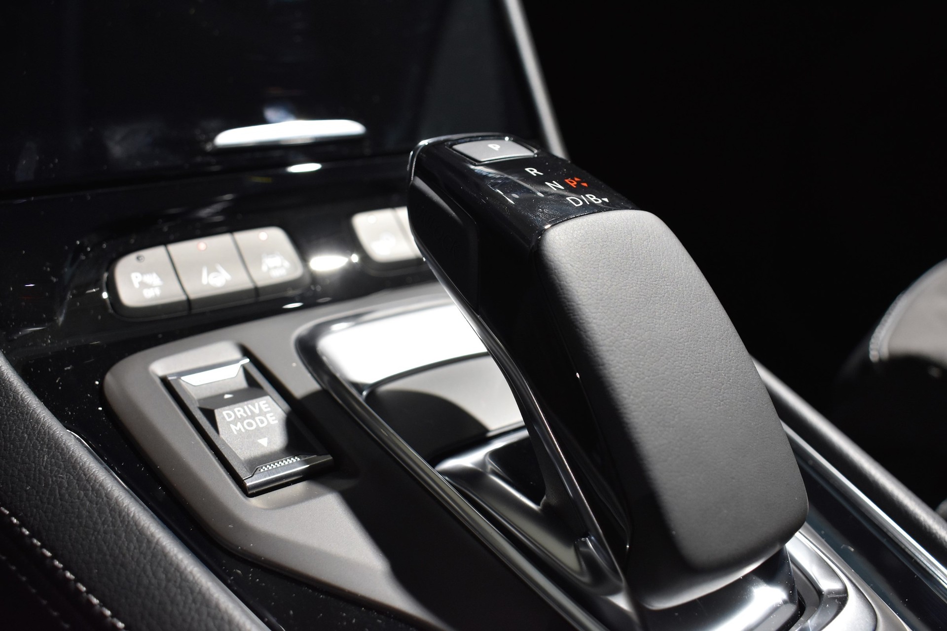 OPEL Grandland 1.6 Hybrid4 GSe Automatik-image-12
