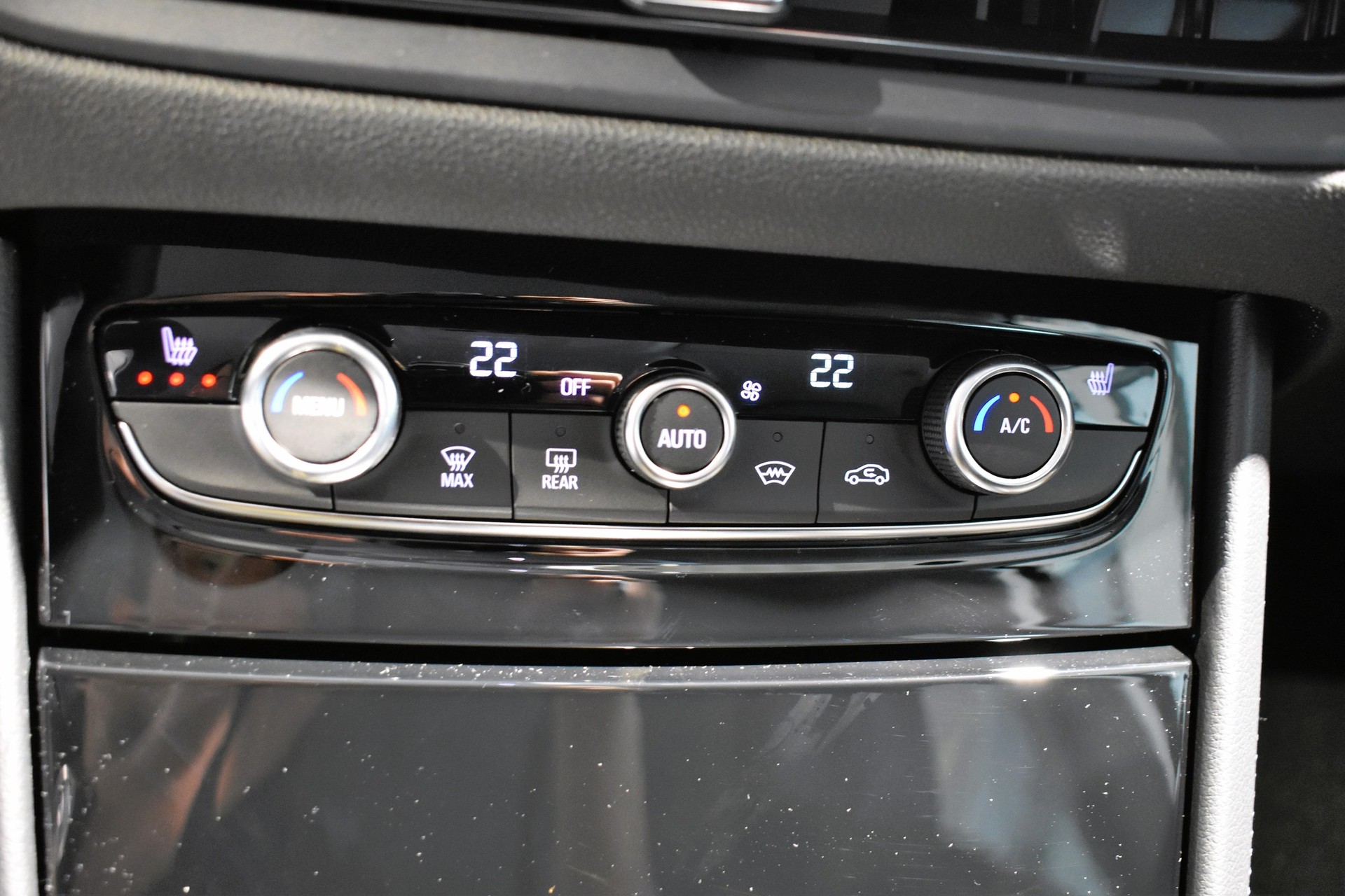 OPEL Grandland 1.6 Hybrid4 GSe Automatik-image-11