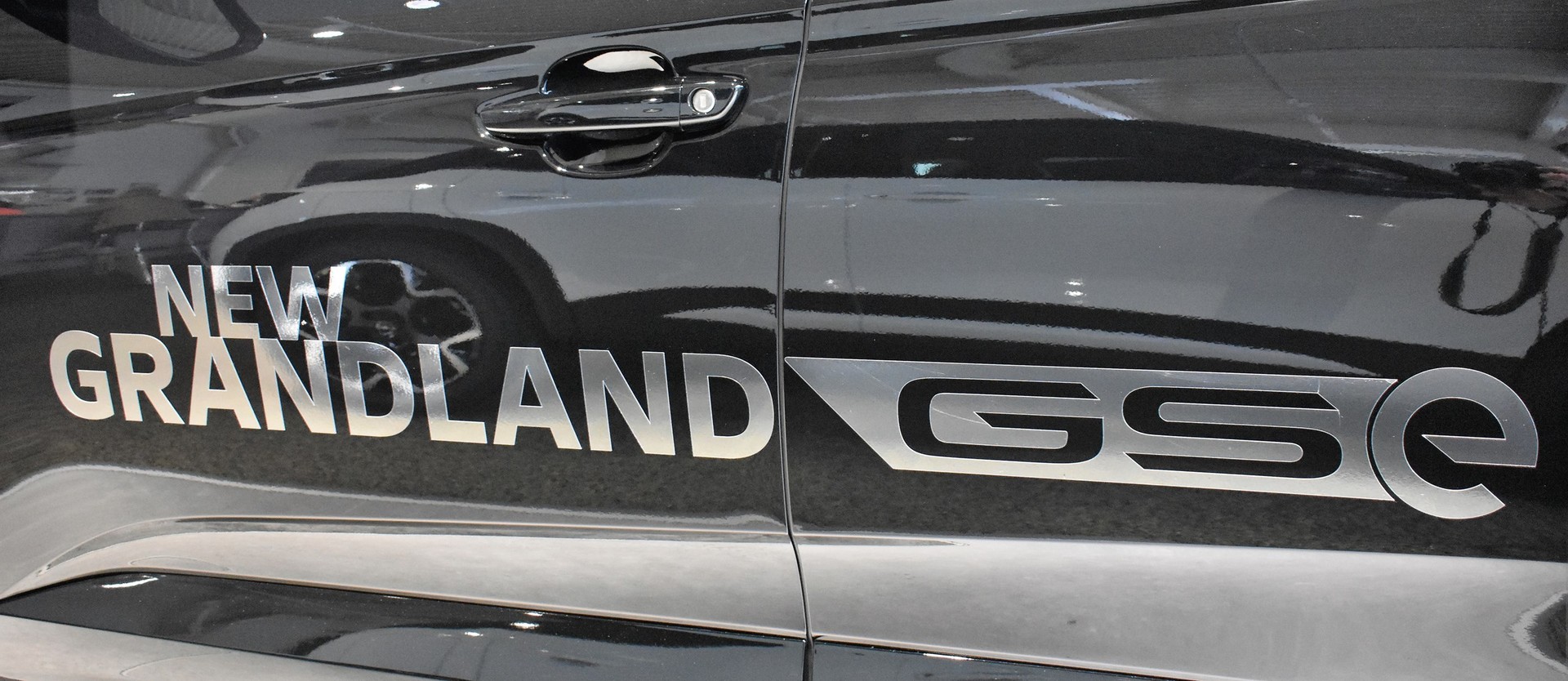OPEL Grandland 1.6 Hybrid4 GSe Automatik-image-14
