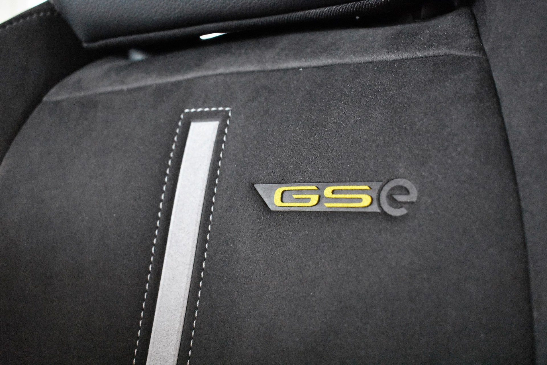 OPEL Grandland 1.6 Hybrid4 GSe Automatik-image-16
