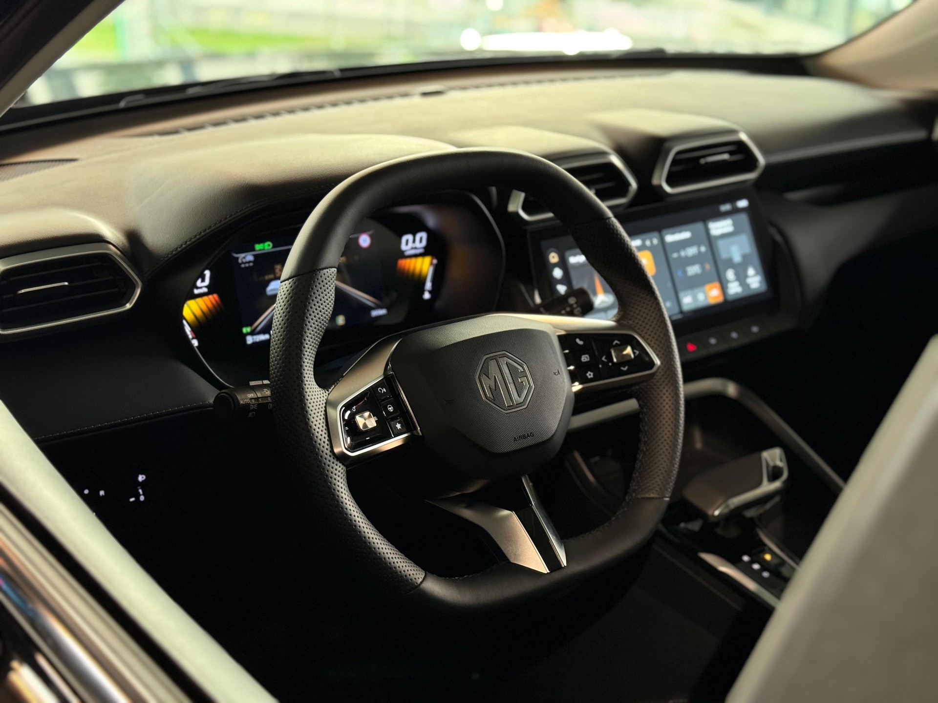 MG ZS 1.5 Hybrid+ Luxury-image-10