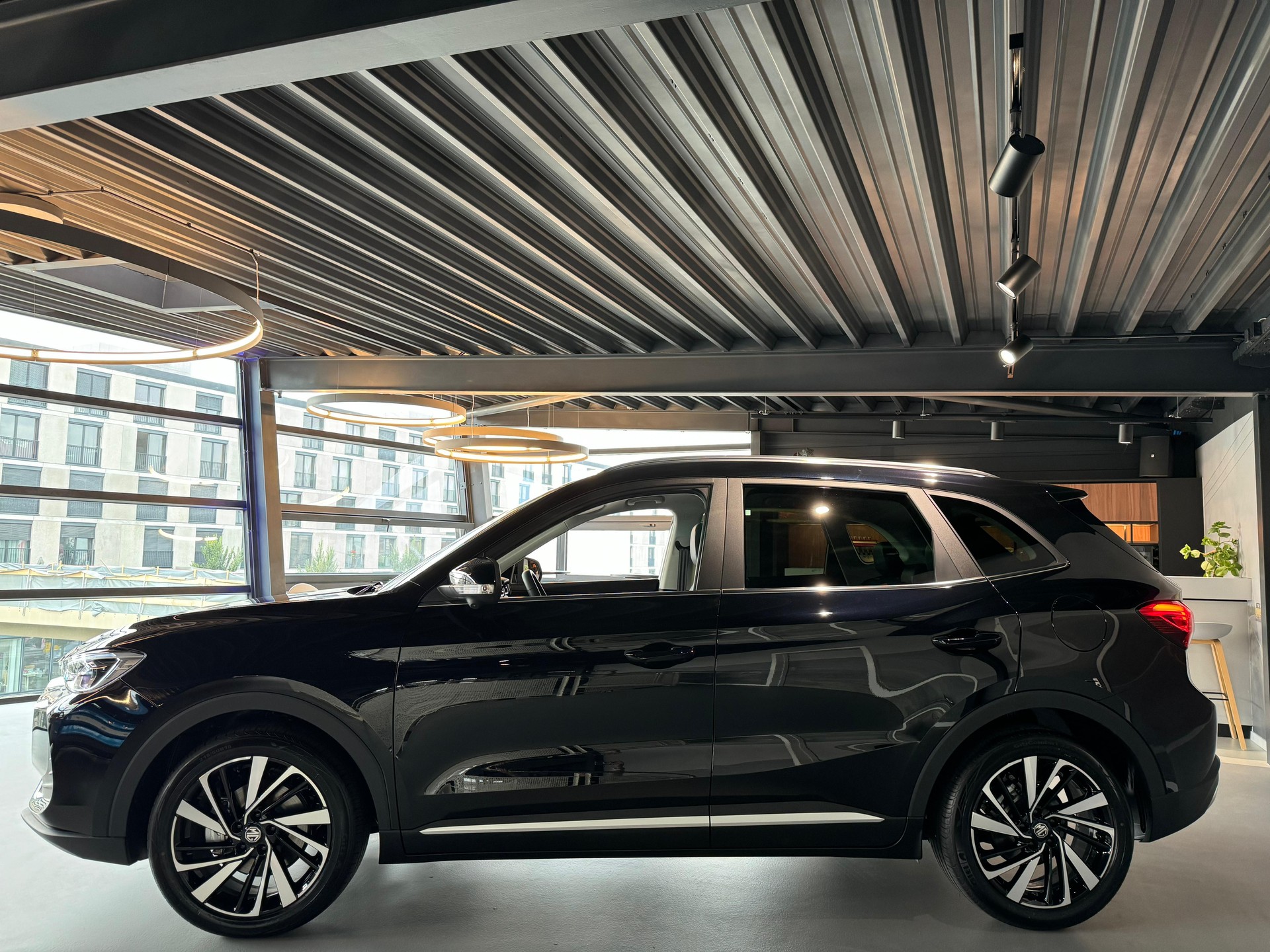 MG ZS 1.5 Hybrid+ Luxury-showroom-element-3