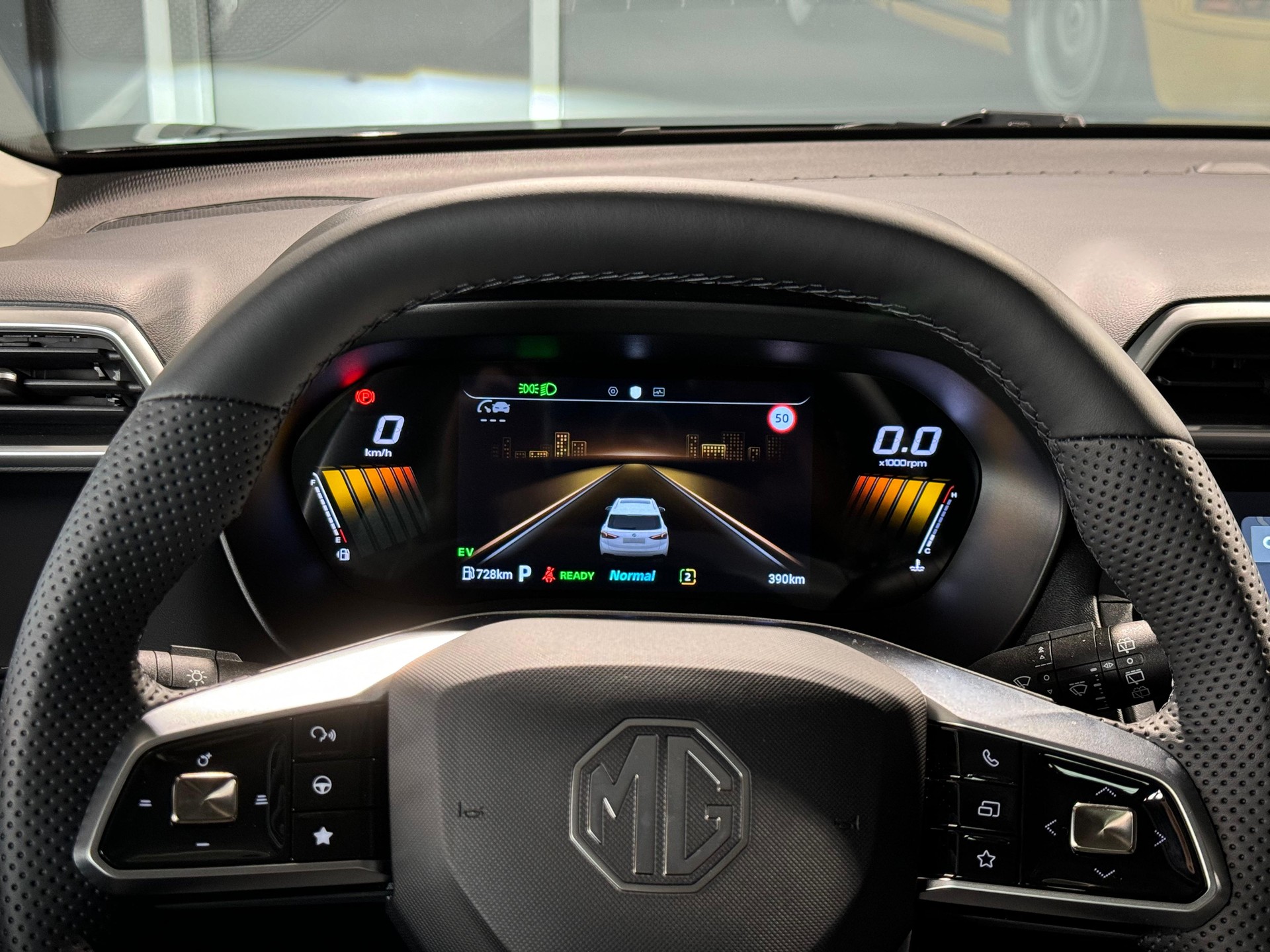 MG ZS 1.5 Hybrid+ Luxury-image-15