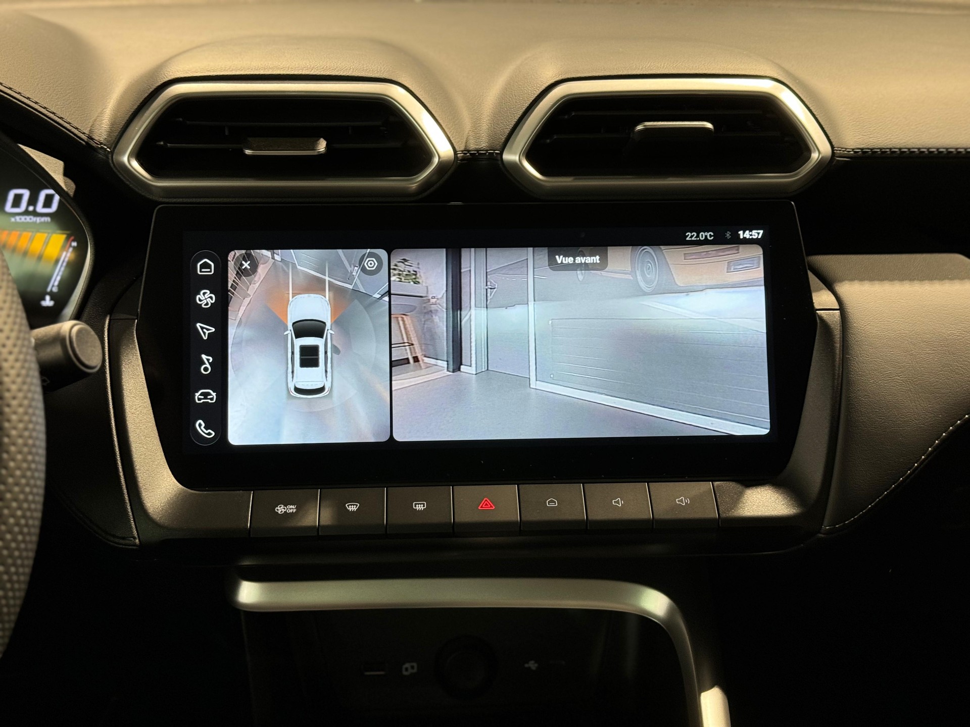 MG ZS 1.5 Hybrid+ Luxury-image-17