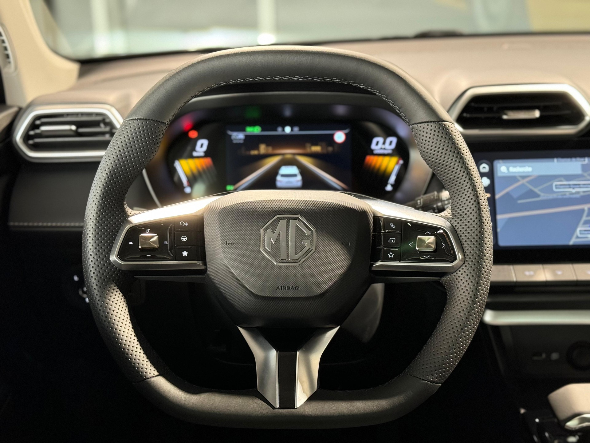MG ZS 1.5 Hybrid+ Luxury-image-11