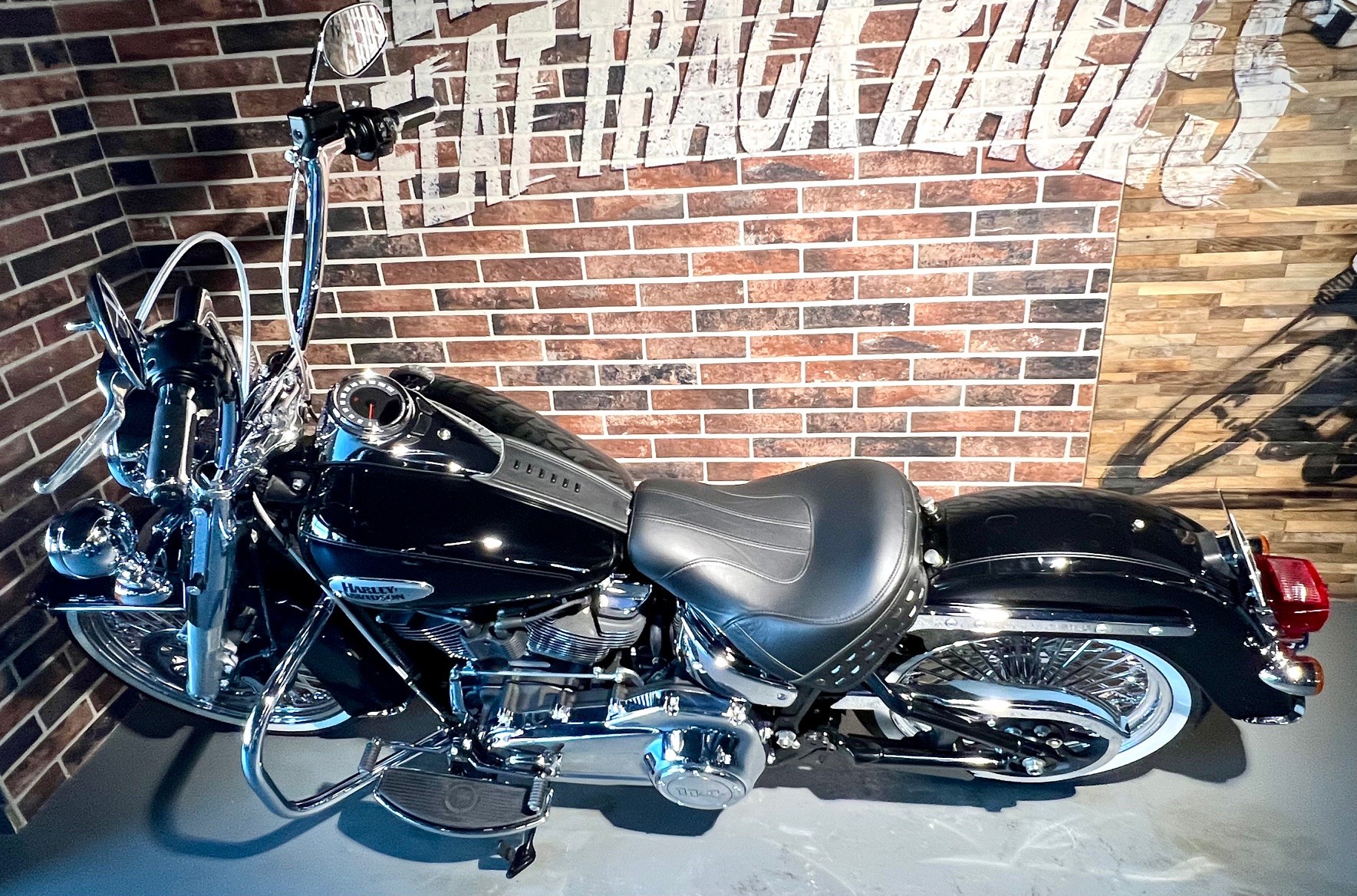 HARLEY-DAVIDSON FLHCS Heritage Classic 114-image-1