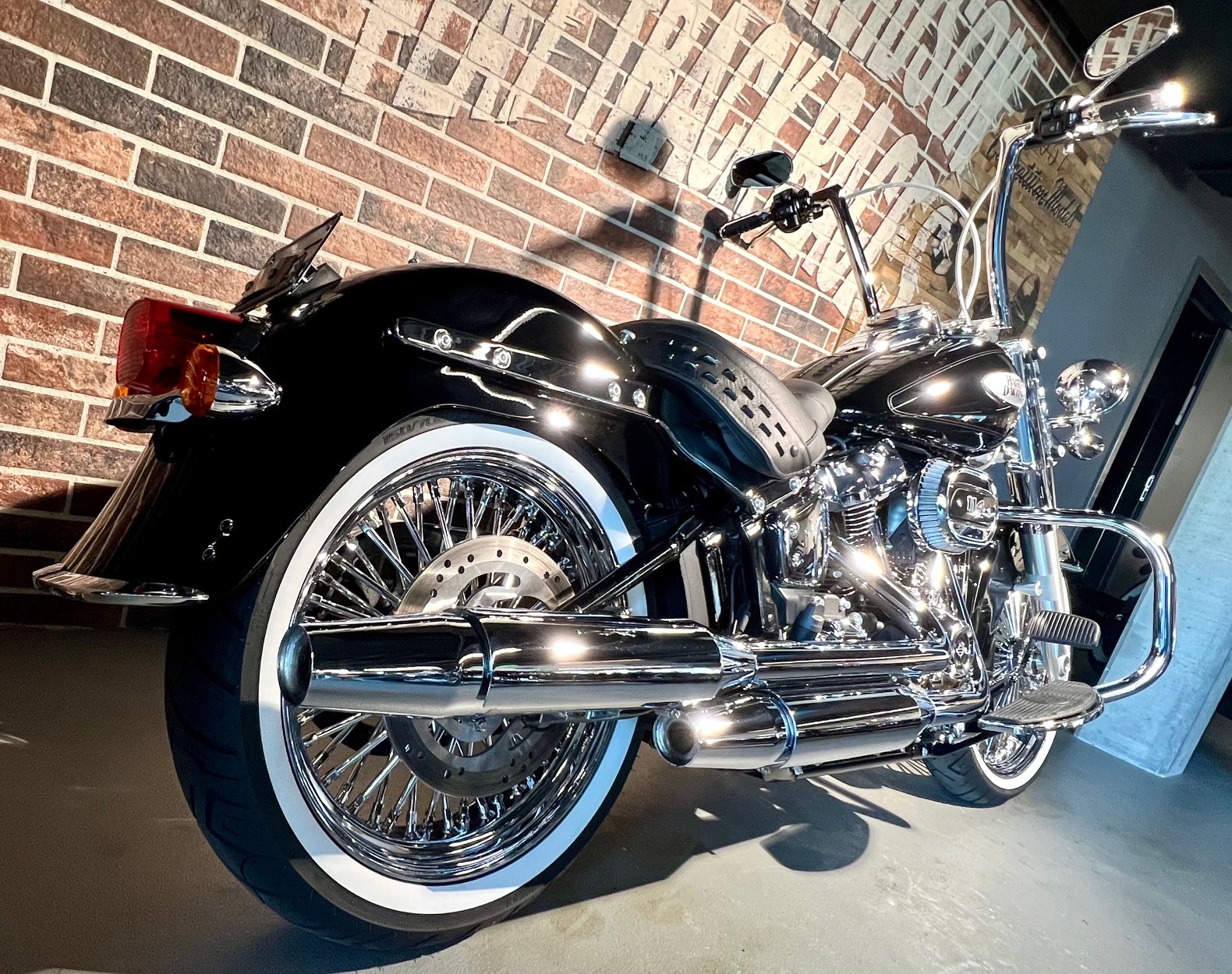HARLEY-DAVIDSON FLHCS Heritage Classic 114-image-4