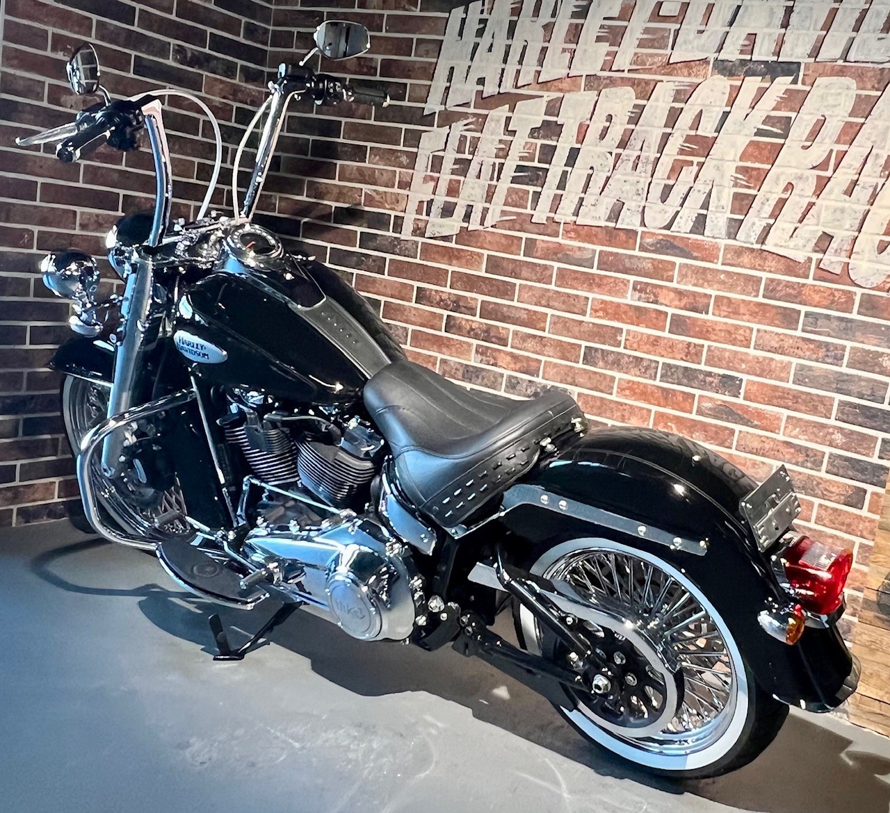 HARLEY-DAVIDSON FLHCS Heritage Classic 114-image-2