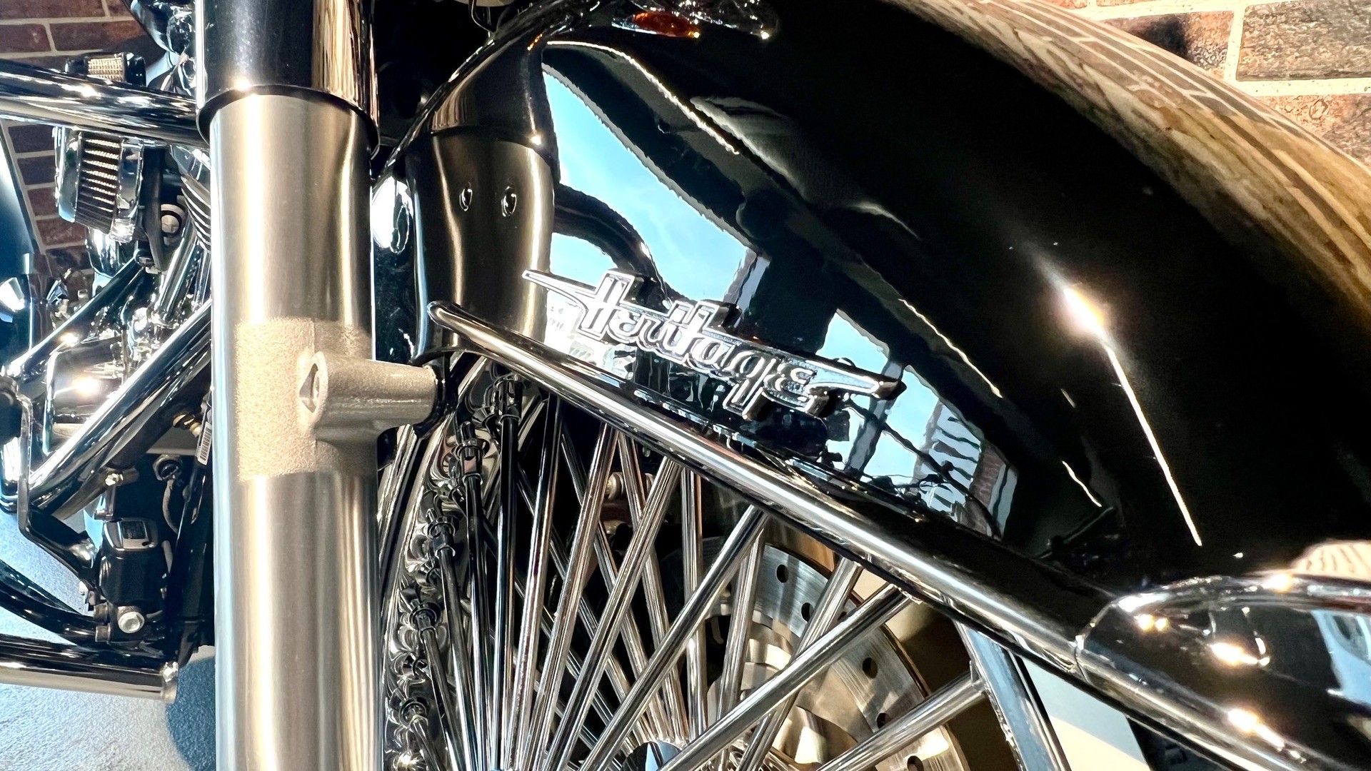 HARLEY-DAVIDSON FLHCS Heritage Classic 114-image-11