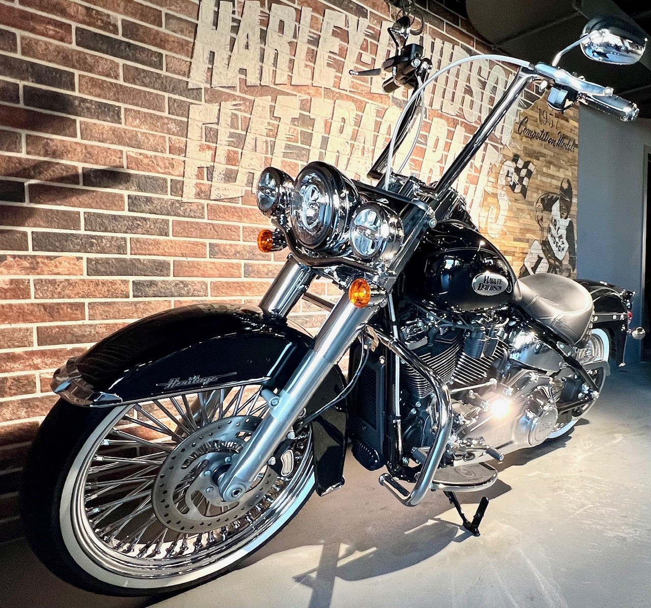 HARLEY-DAVIDSON FLHCS Heritage Classic 114-image-3