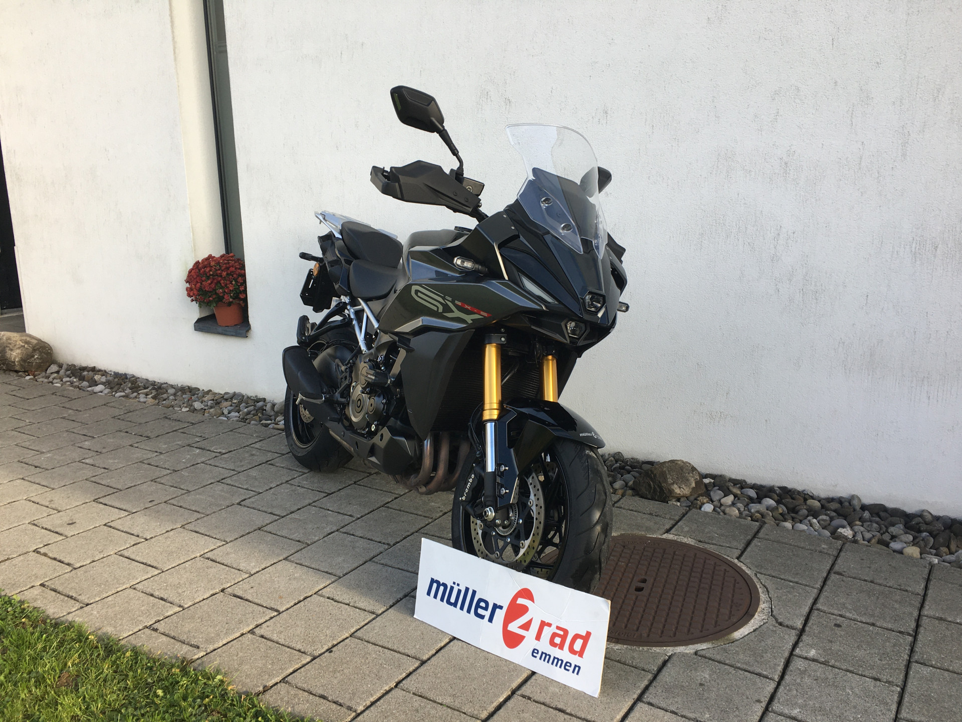 SUZUKI GSX-S 1000 GX-image-2