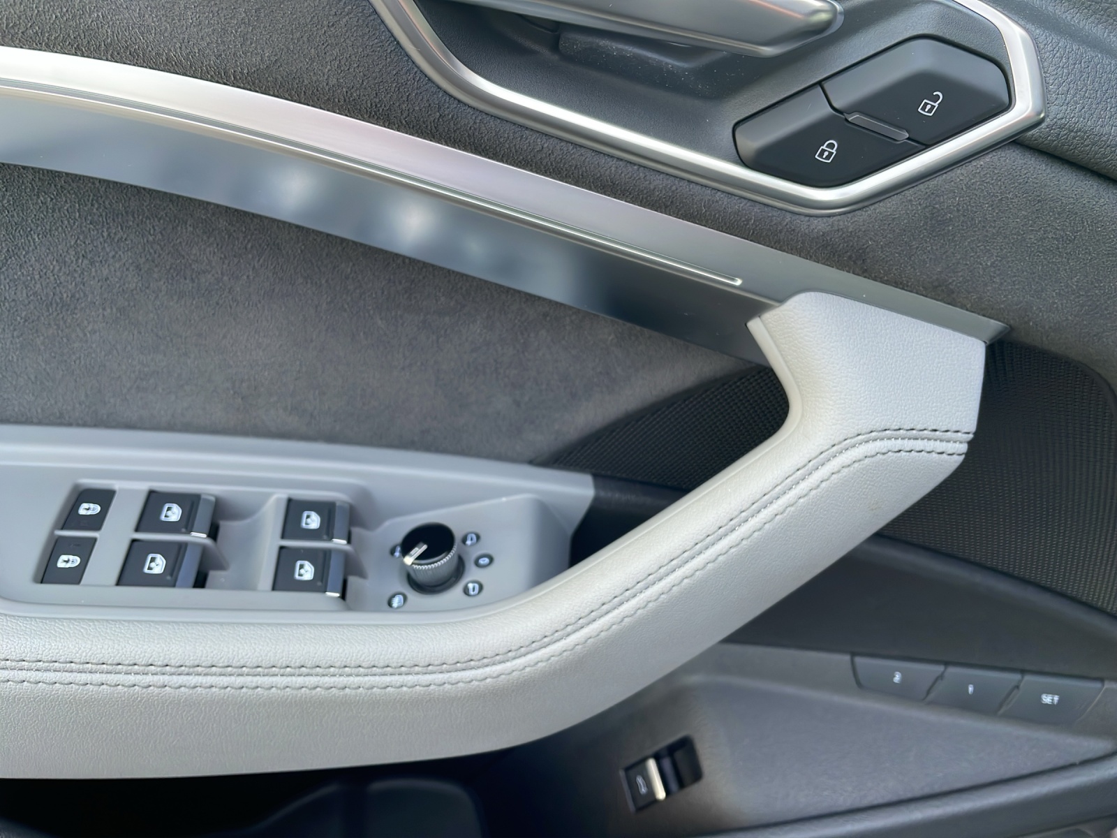 AUDI e-tron 55 Sportback Advanced quattro-image-8