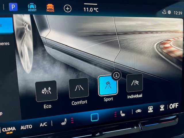VW T-Roc 1.5 eTSI mHEV R-Line DSG-image-12