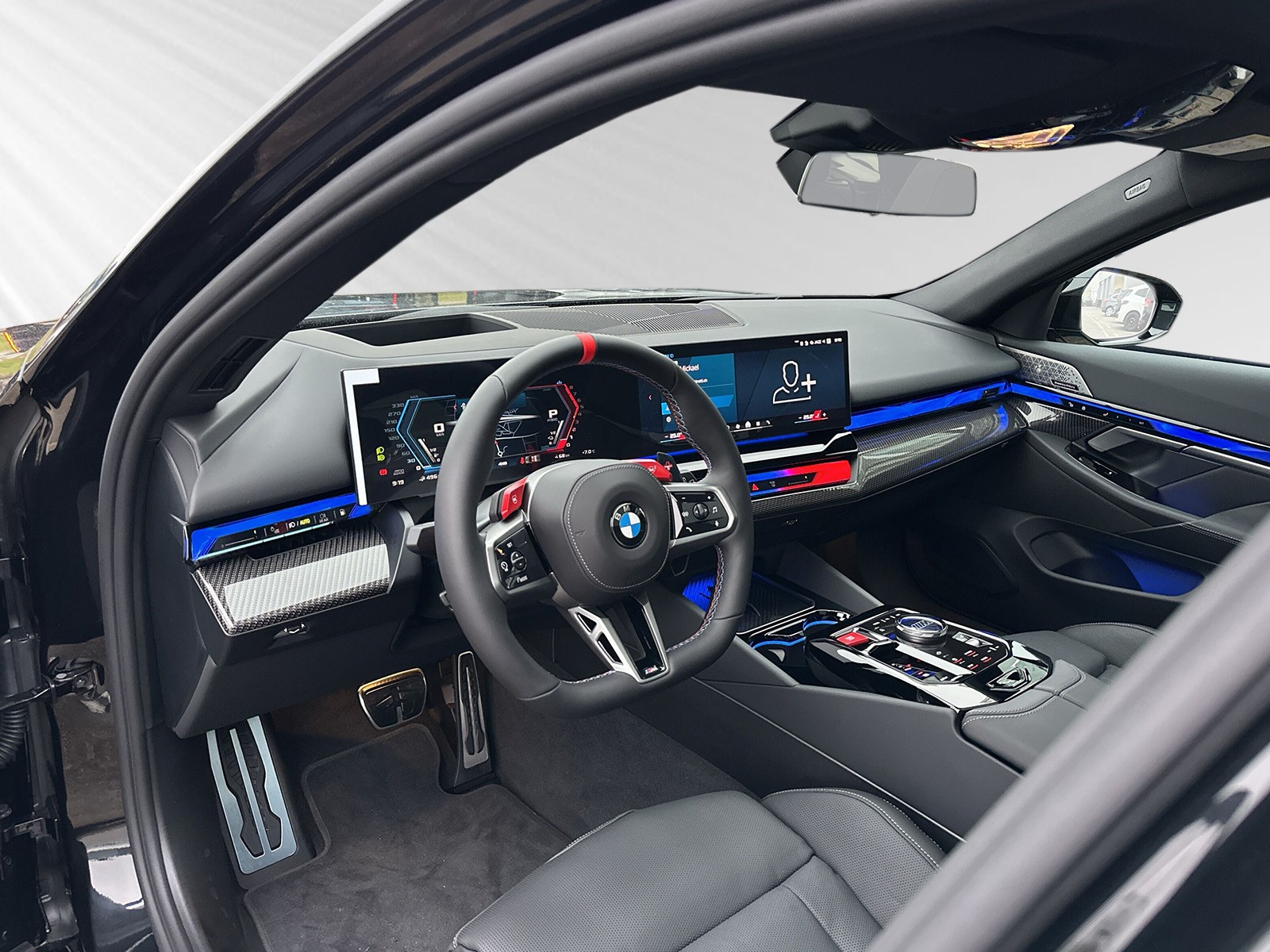 BMW M5 Touring-showroom-element-3