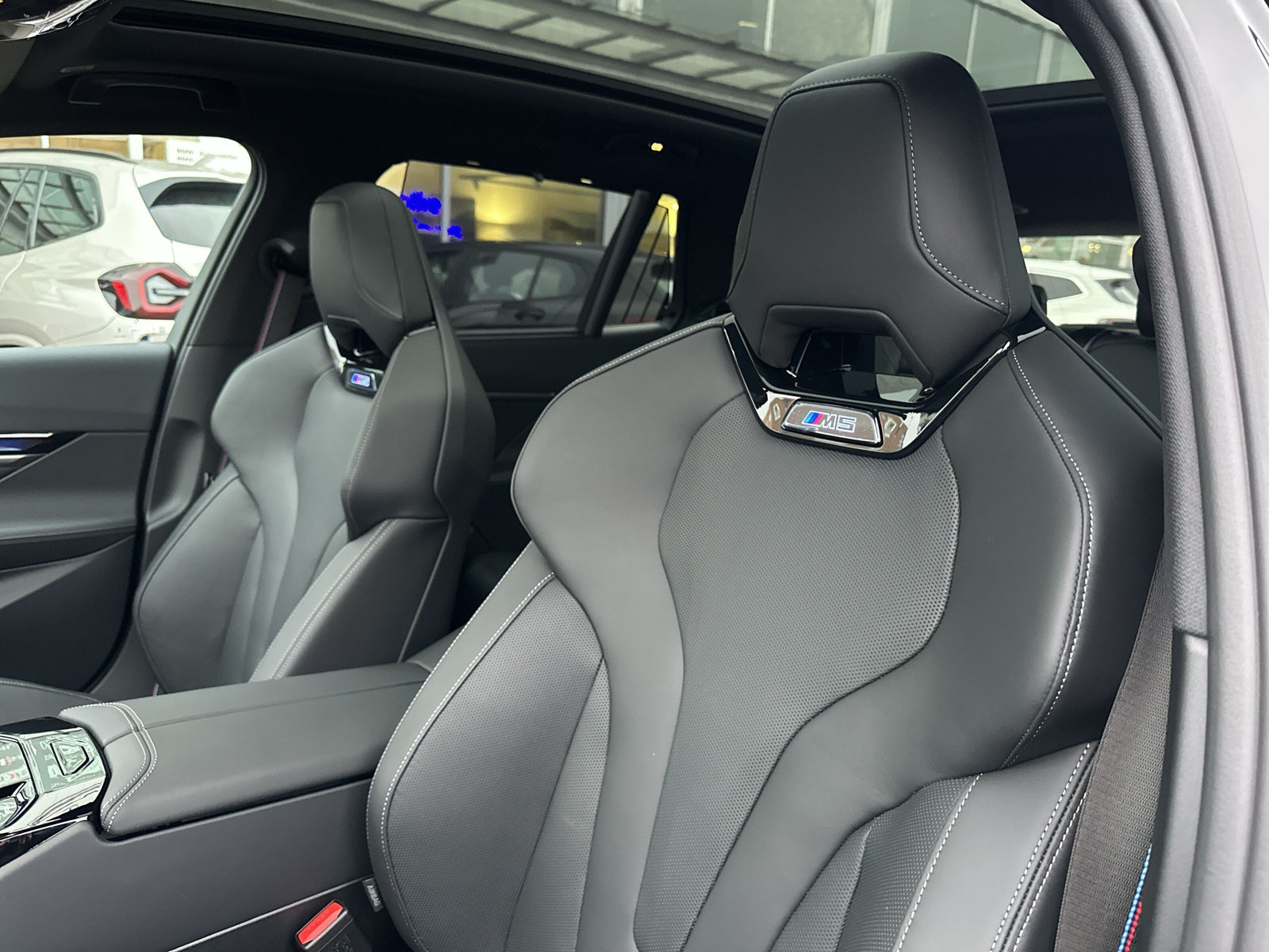 BMW M5 Touring-image-8