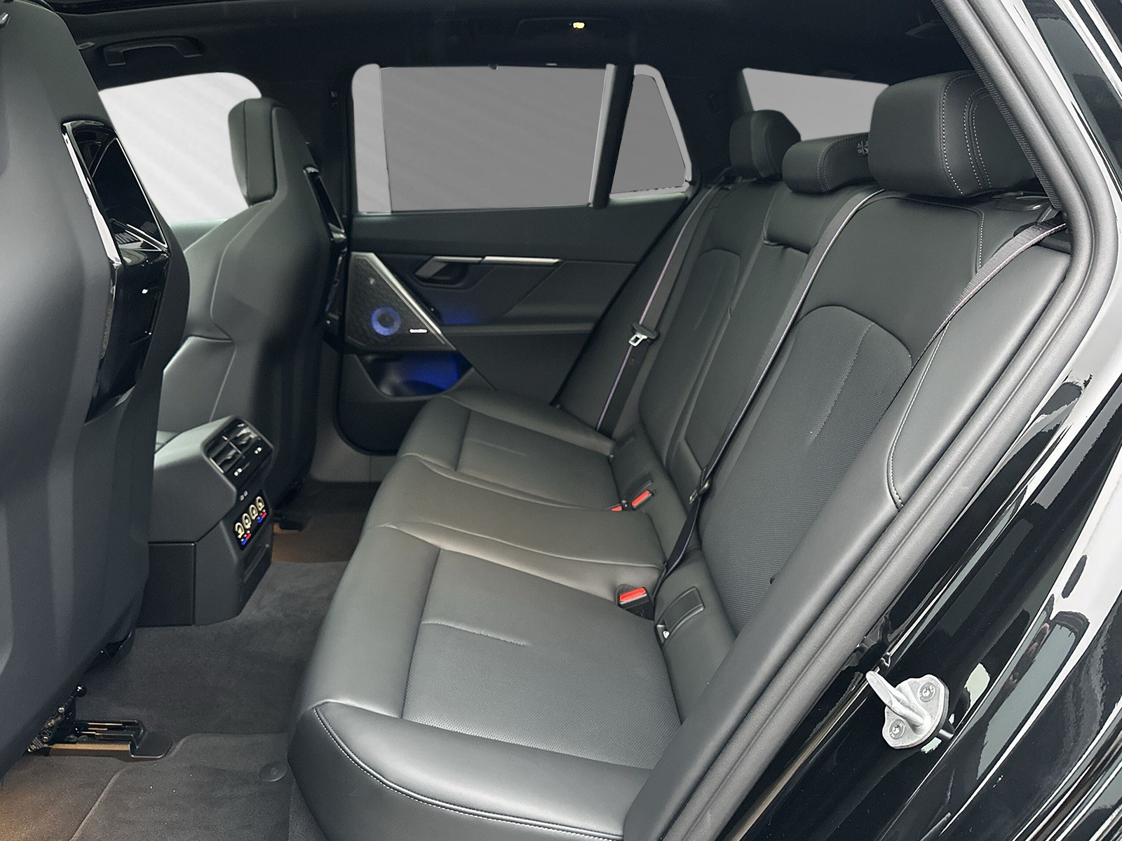 BMW M5 Touring-image-5