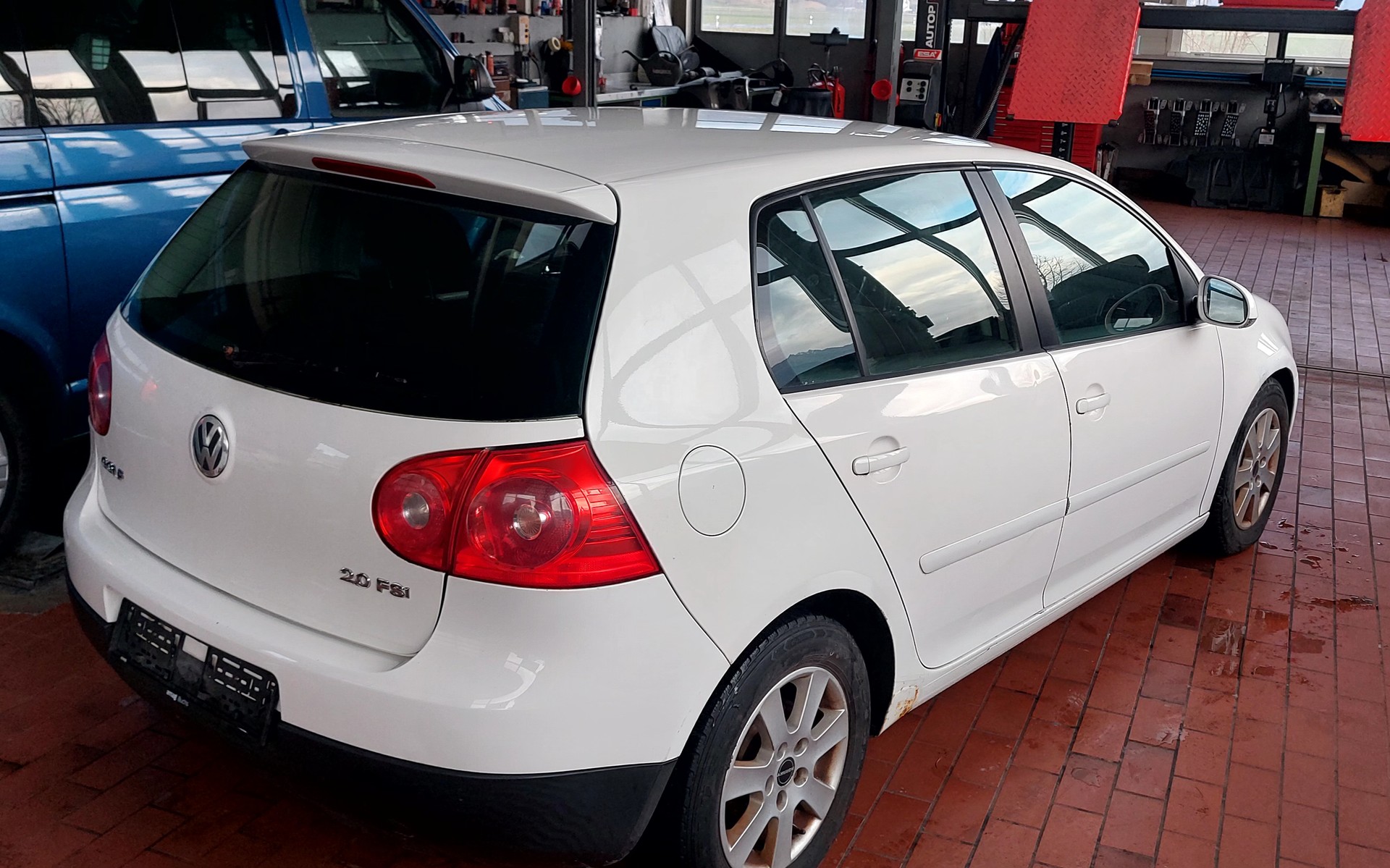 VW Golf 2.0 FSI Comfortline-image-2