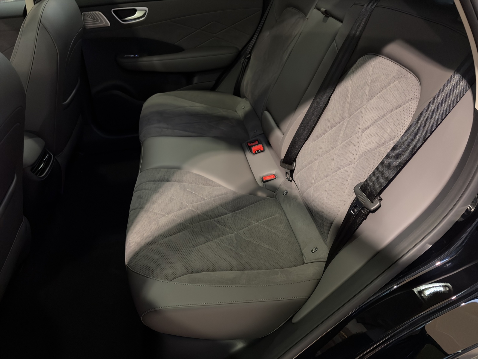 MG S6 EV 77 kWh Luxury 4WD-image-4