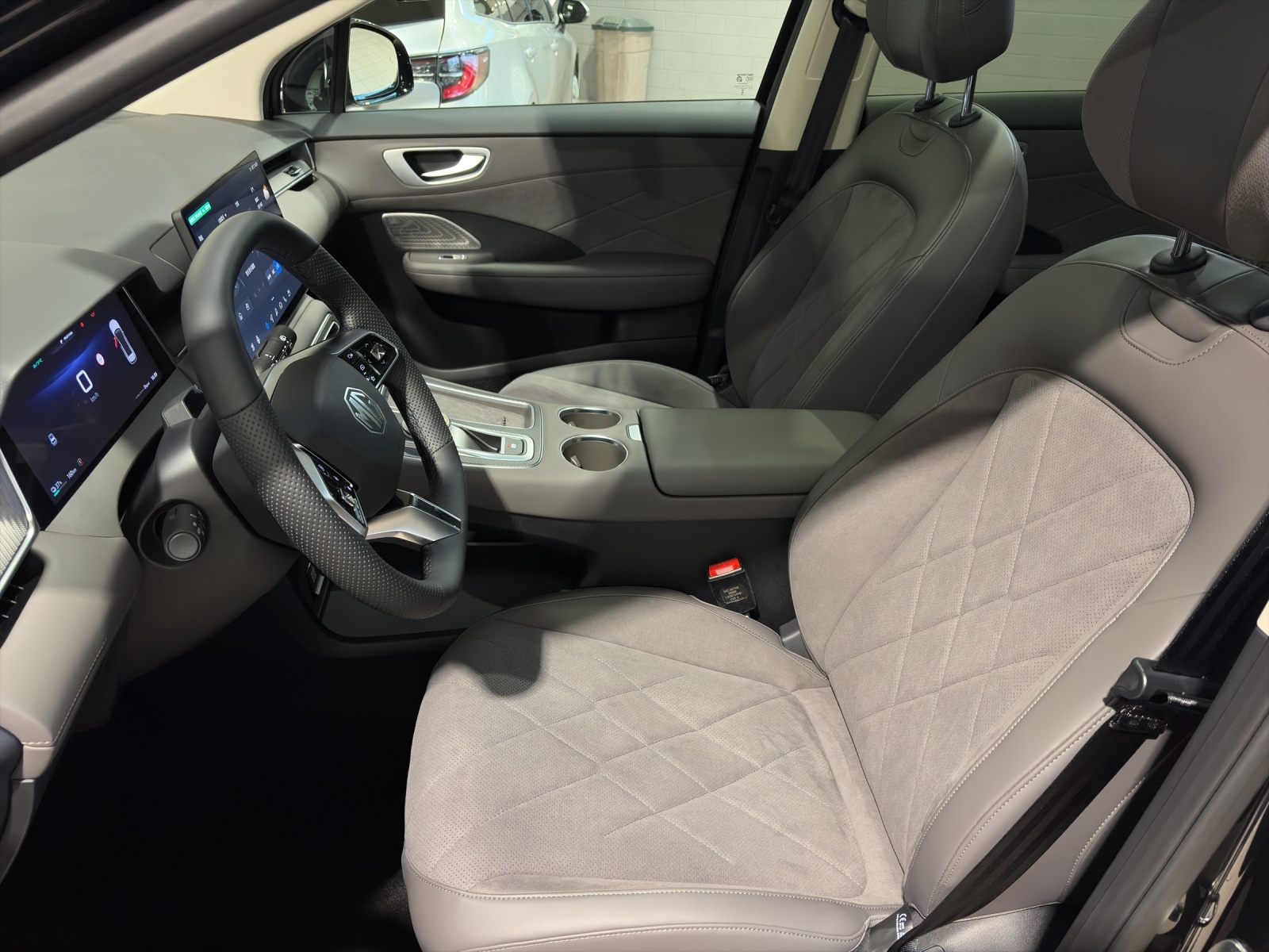 MG S6 EV 77 kWh Luxury 4WD-showroom-element-3