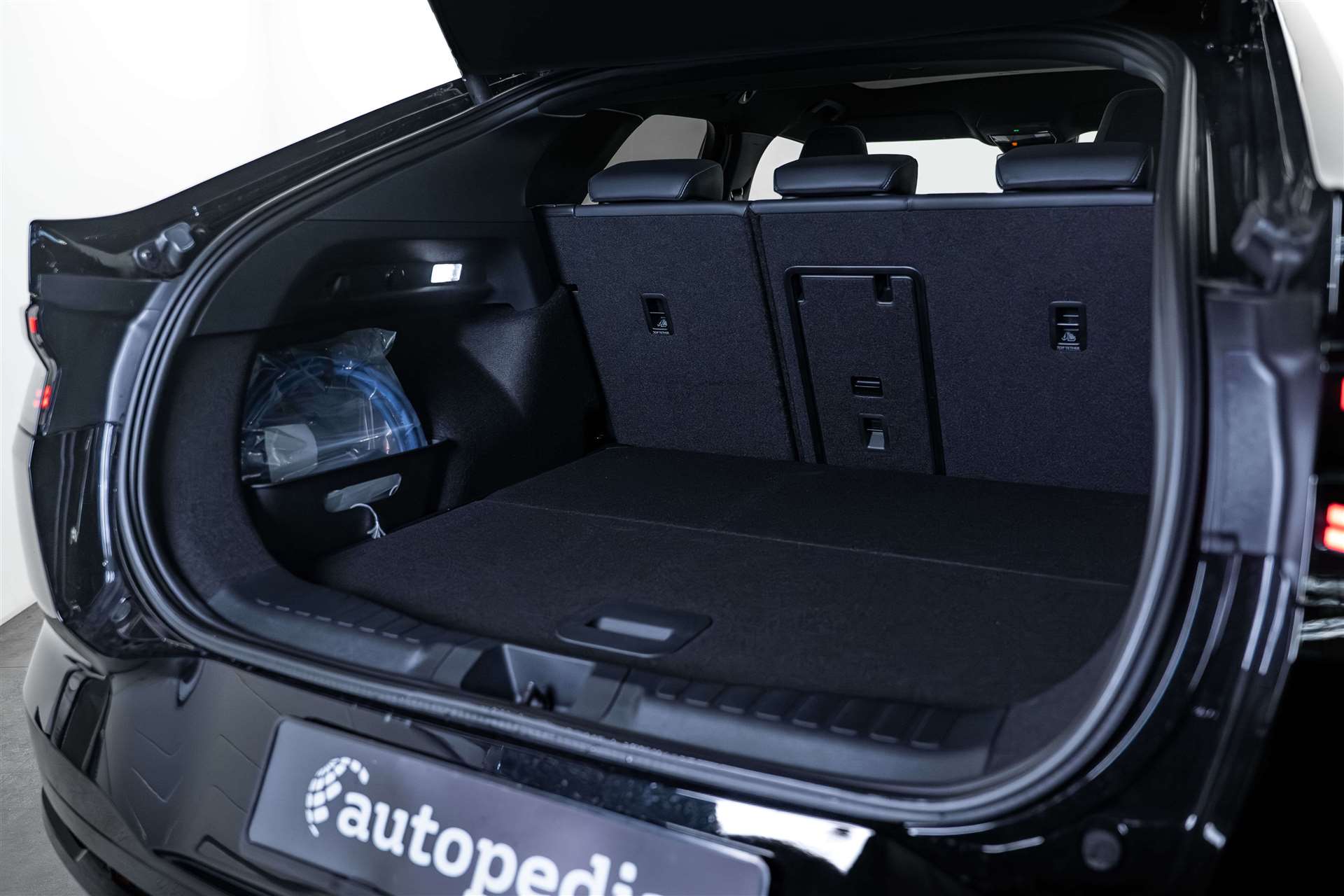 FORD Capri Elektro 79kWh 340PS Dual Extended Range Premium AWD-image-5