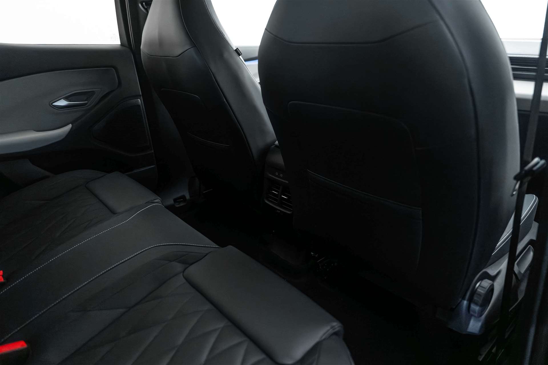 FORD Capri Elektro 79kWh 340PS Dual Extended Range Premium AWD-image-14