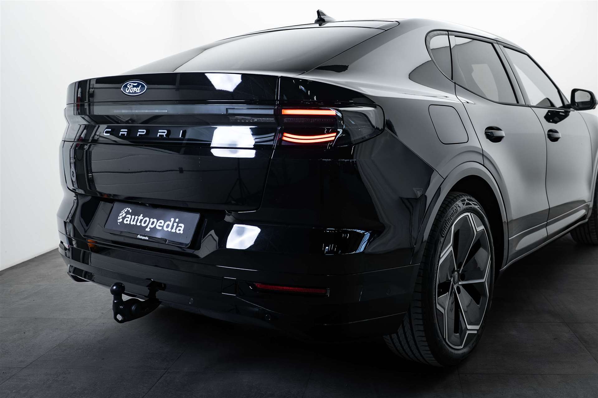 FORD Capri Elektro 79kWh 340PS Dual Extended Range Premium AWD-showroom-element-3