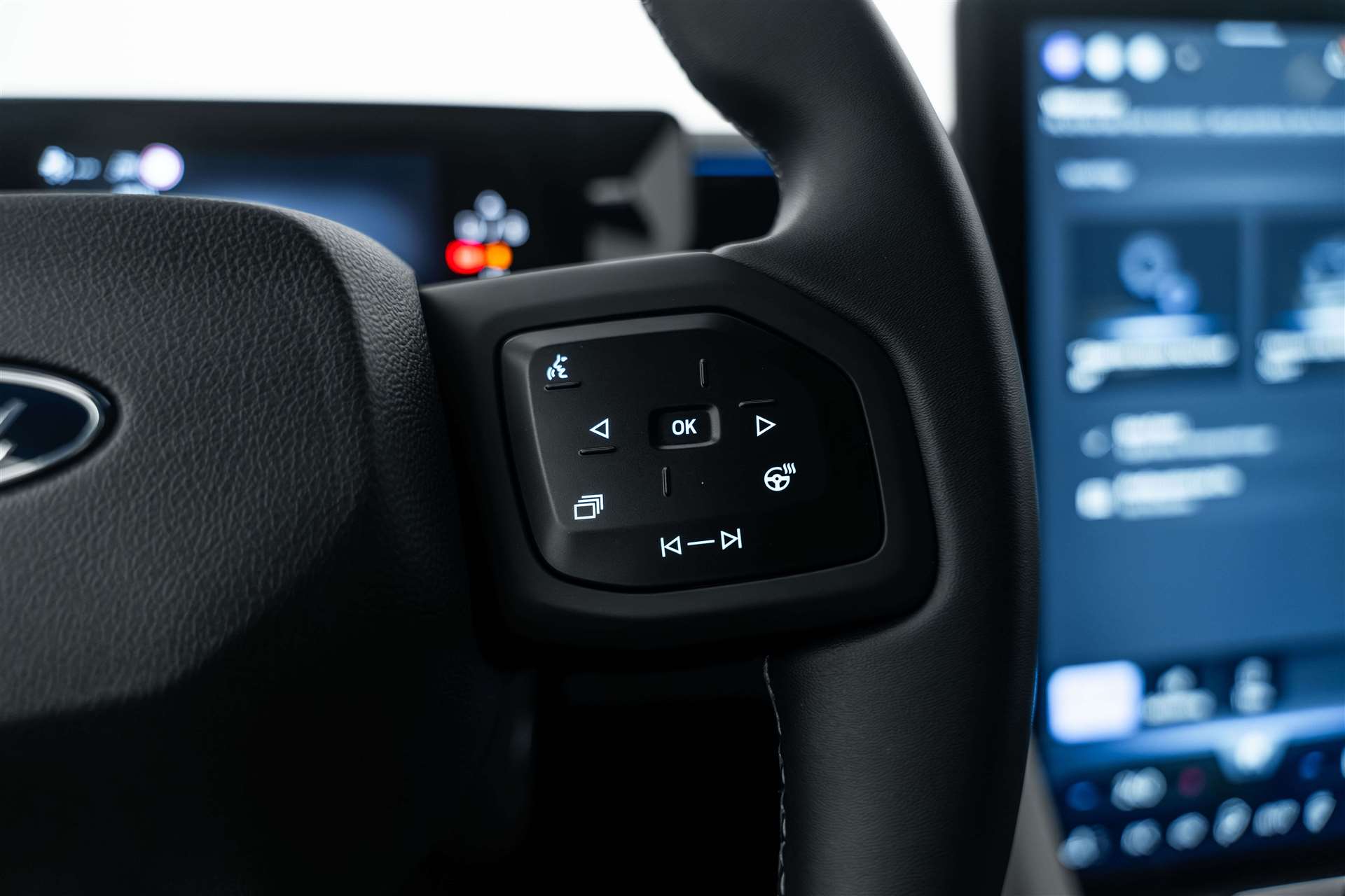 FORD Capri Elektro 79kWh 340PS Dual Extended Range Premium AWD-image-19