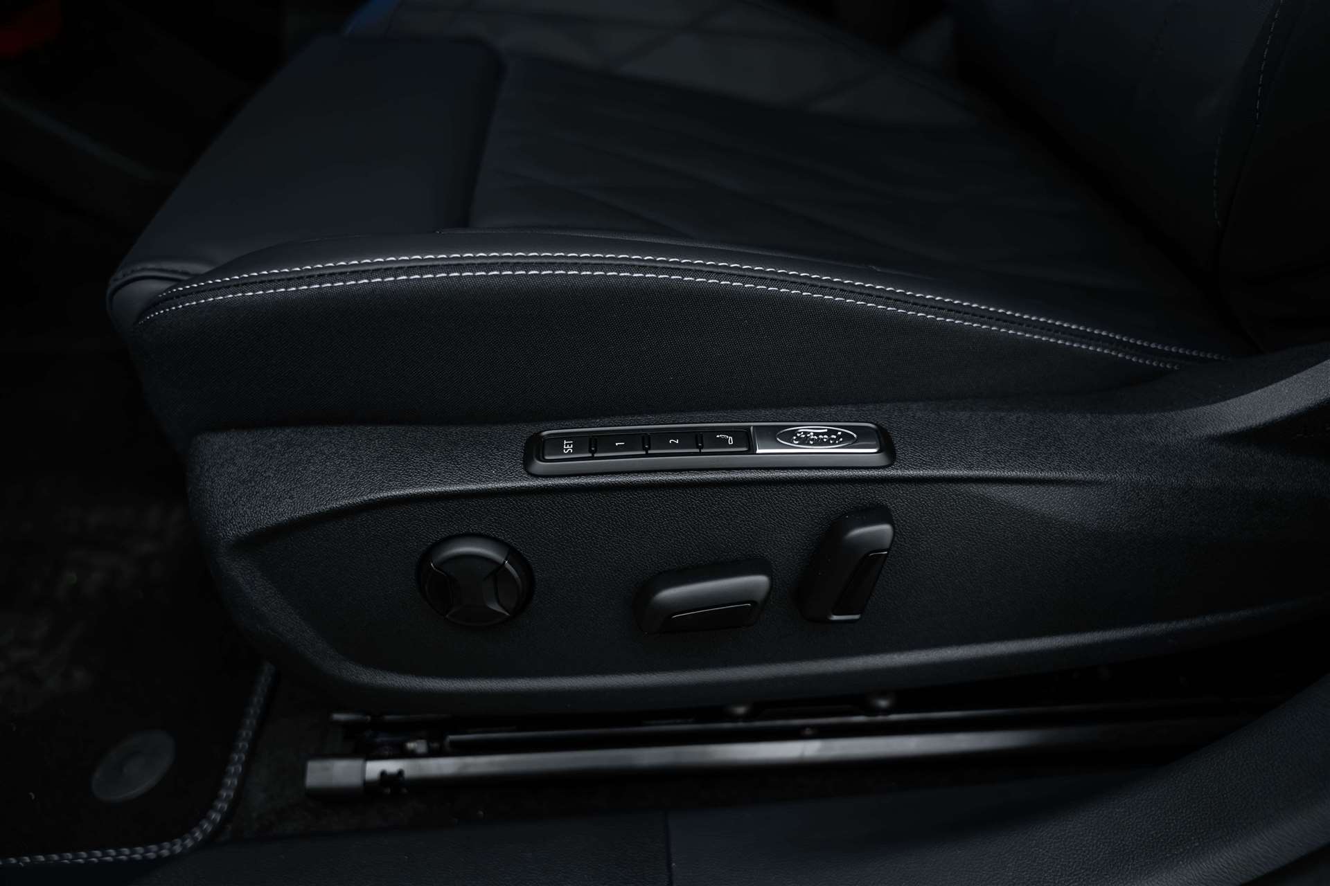 FORD Capri Elektro 79kWh 340PS Dual Extended Range Premium AWD-image-17
