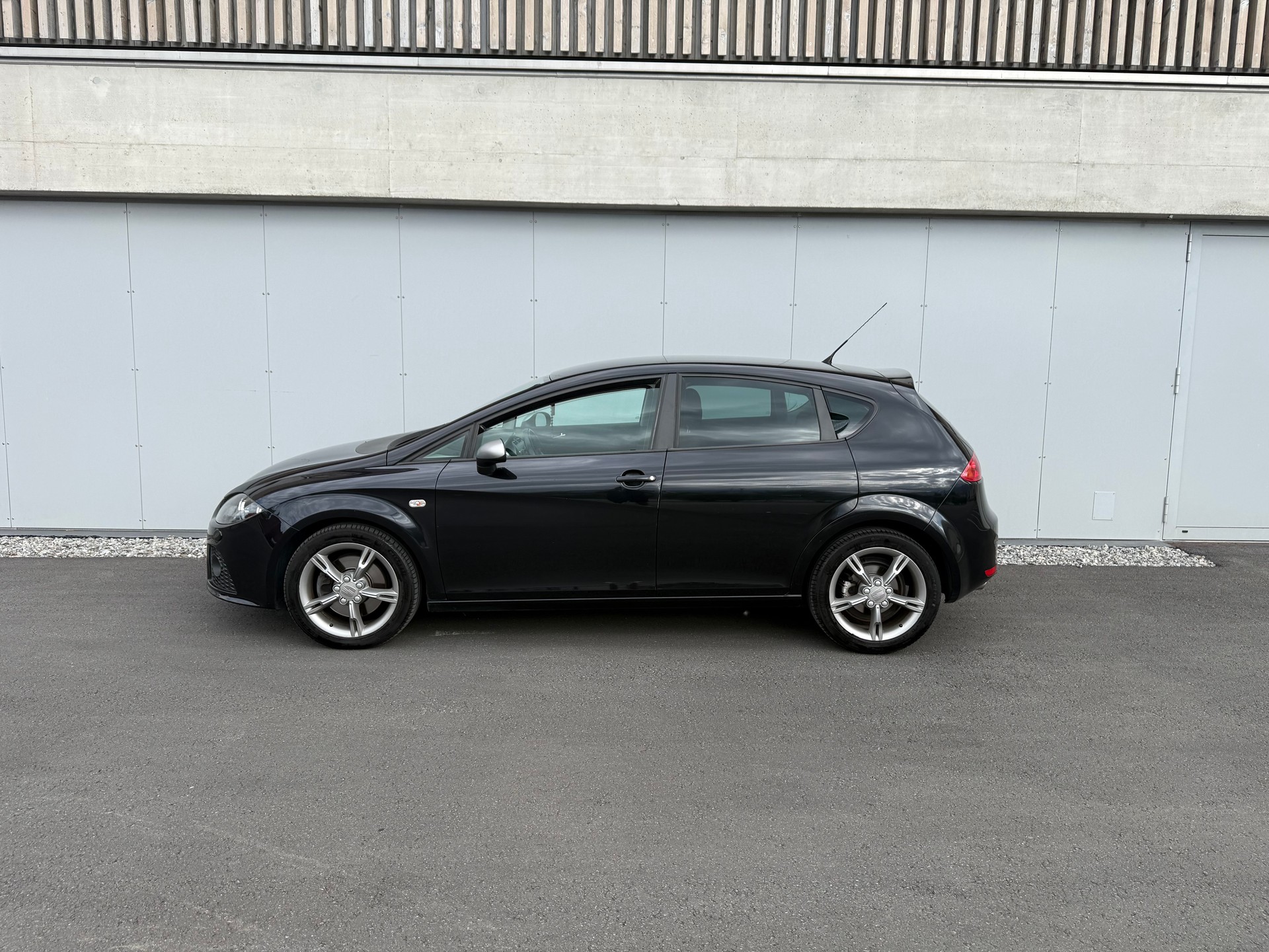 SEAT Leon 2.0 TDI FR-image-2