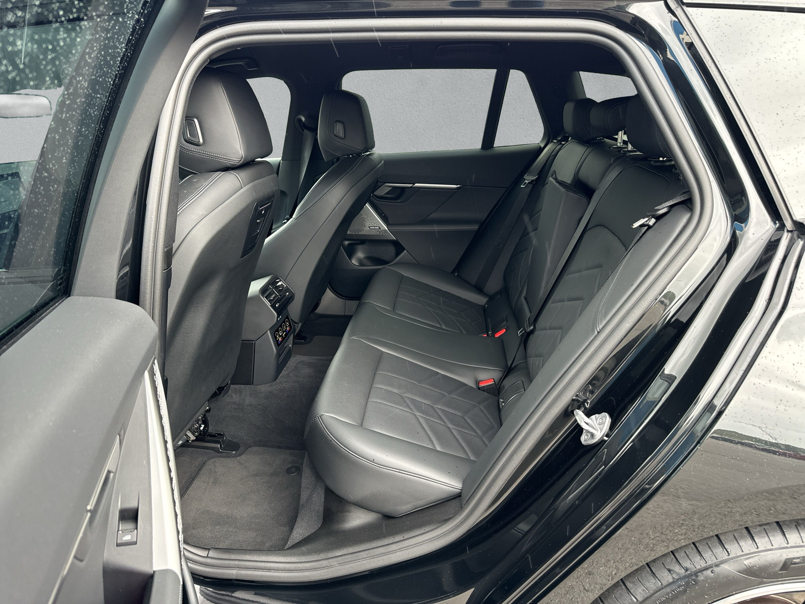 BMW 520d xDrive 48V Touring M Sport Steptronic-image-11