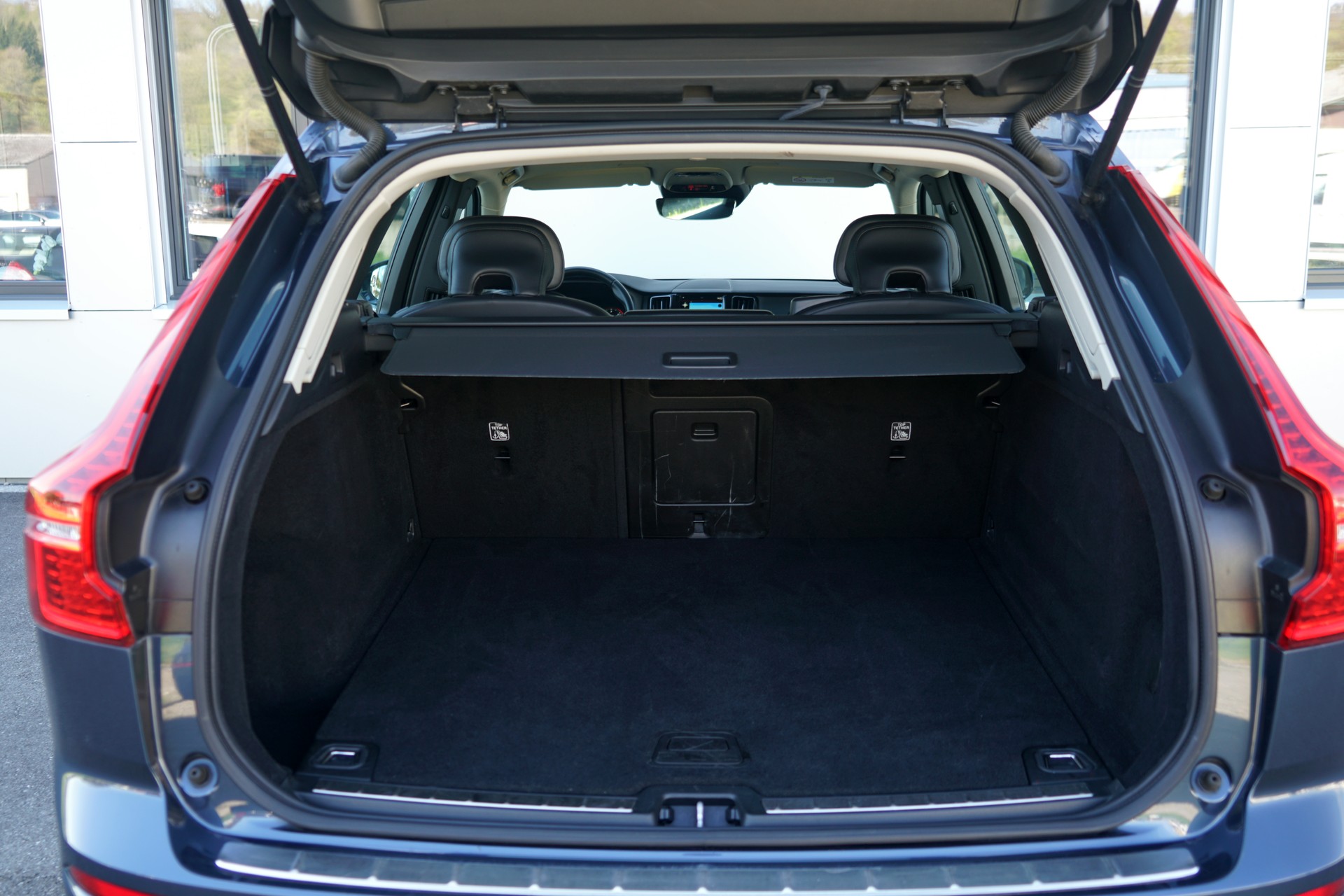 VOLVO XC60 D4 AWD Momentum Geartronic (CH)-image-14