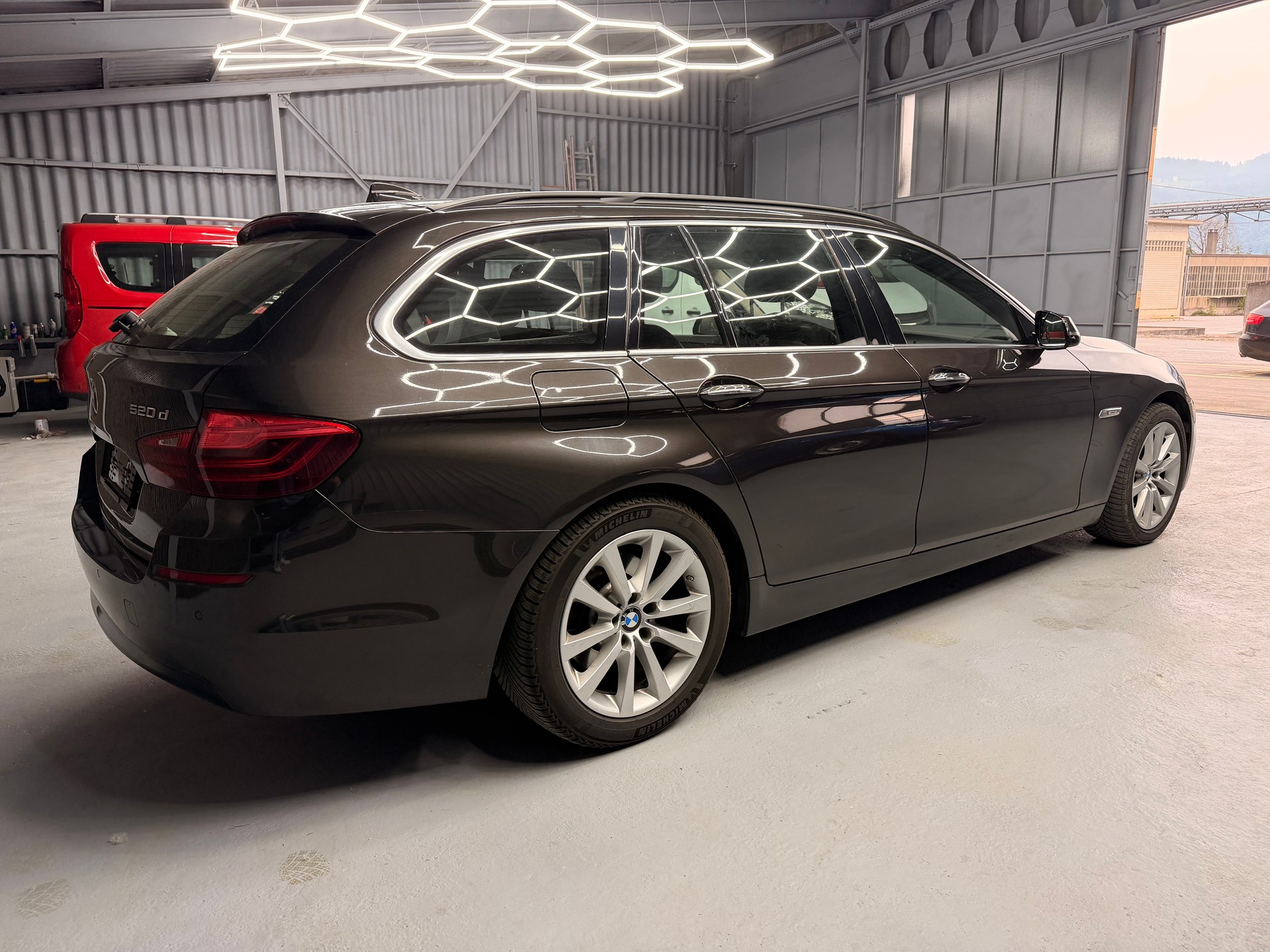 BMW 520d Touring xDrive Luxury Line Steptronic-image-4