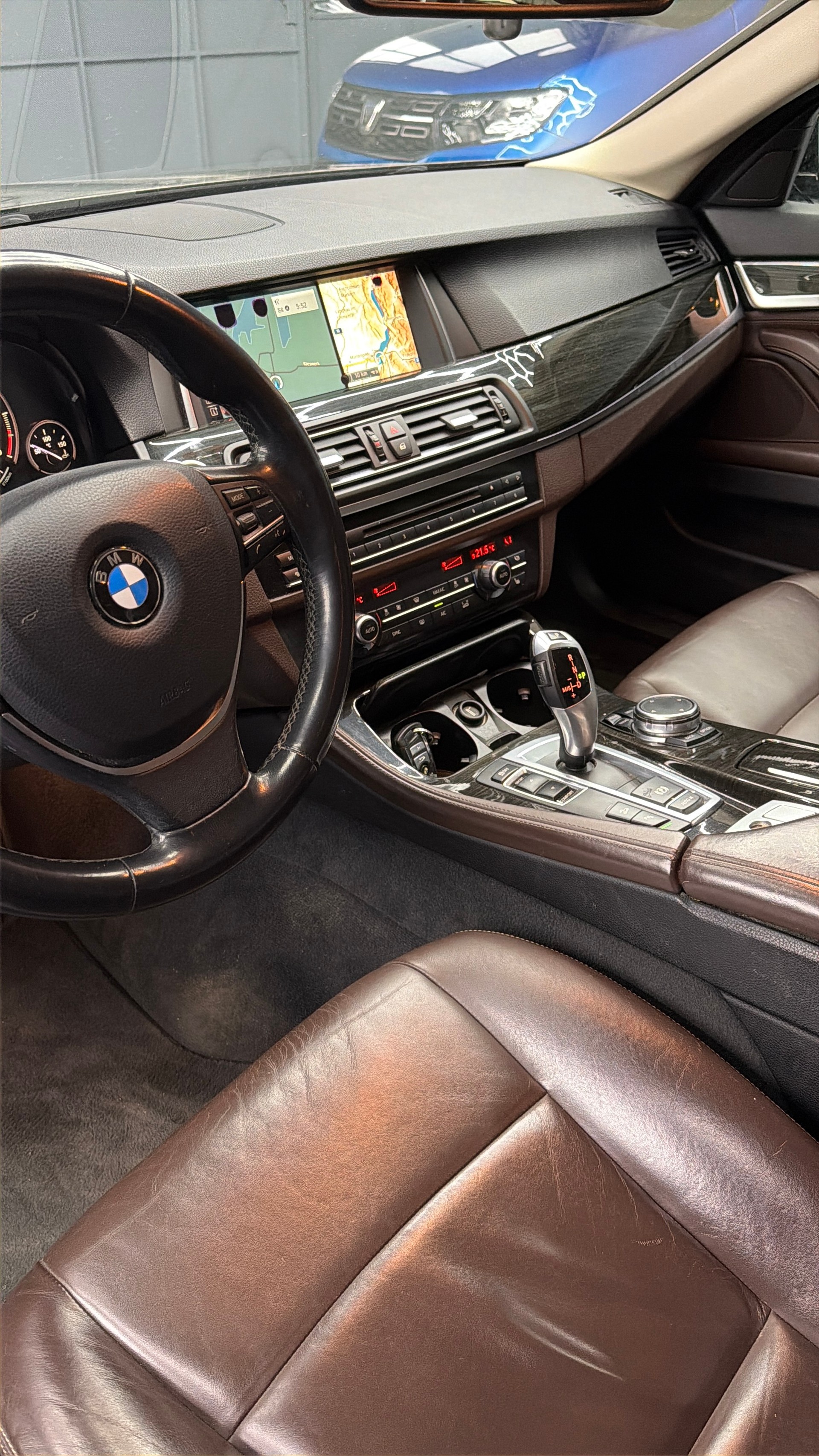 BMW 520d Touring xDrive Luxury Line Steptronic-image-8