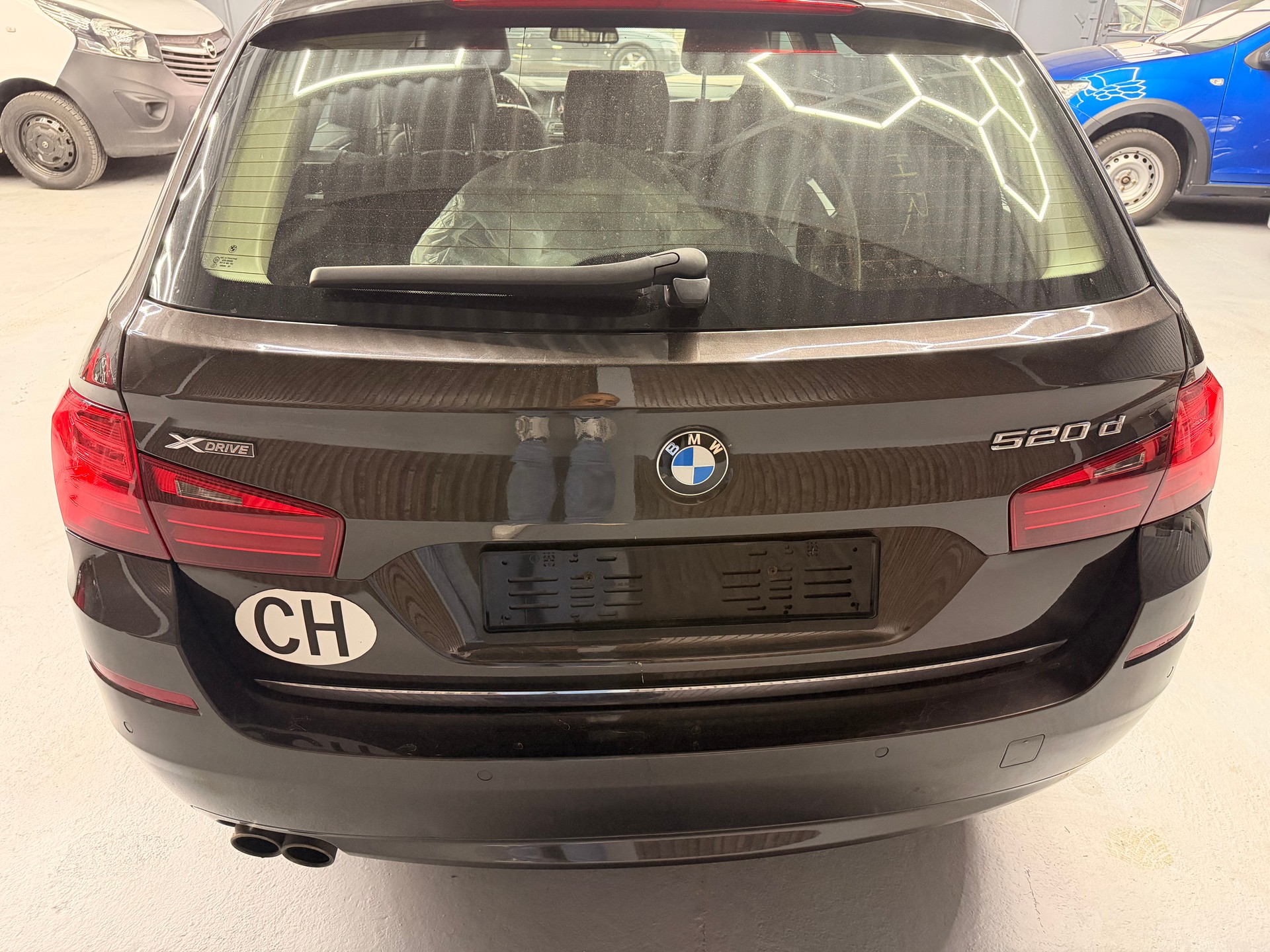 BMW 520d Touring xDrive Luxury Line Steptronic-showroom-element-3