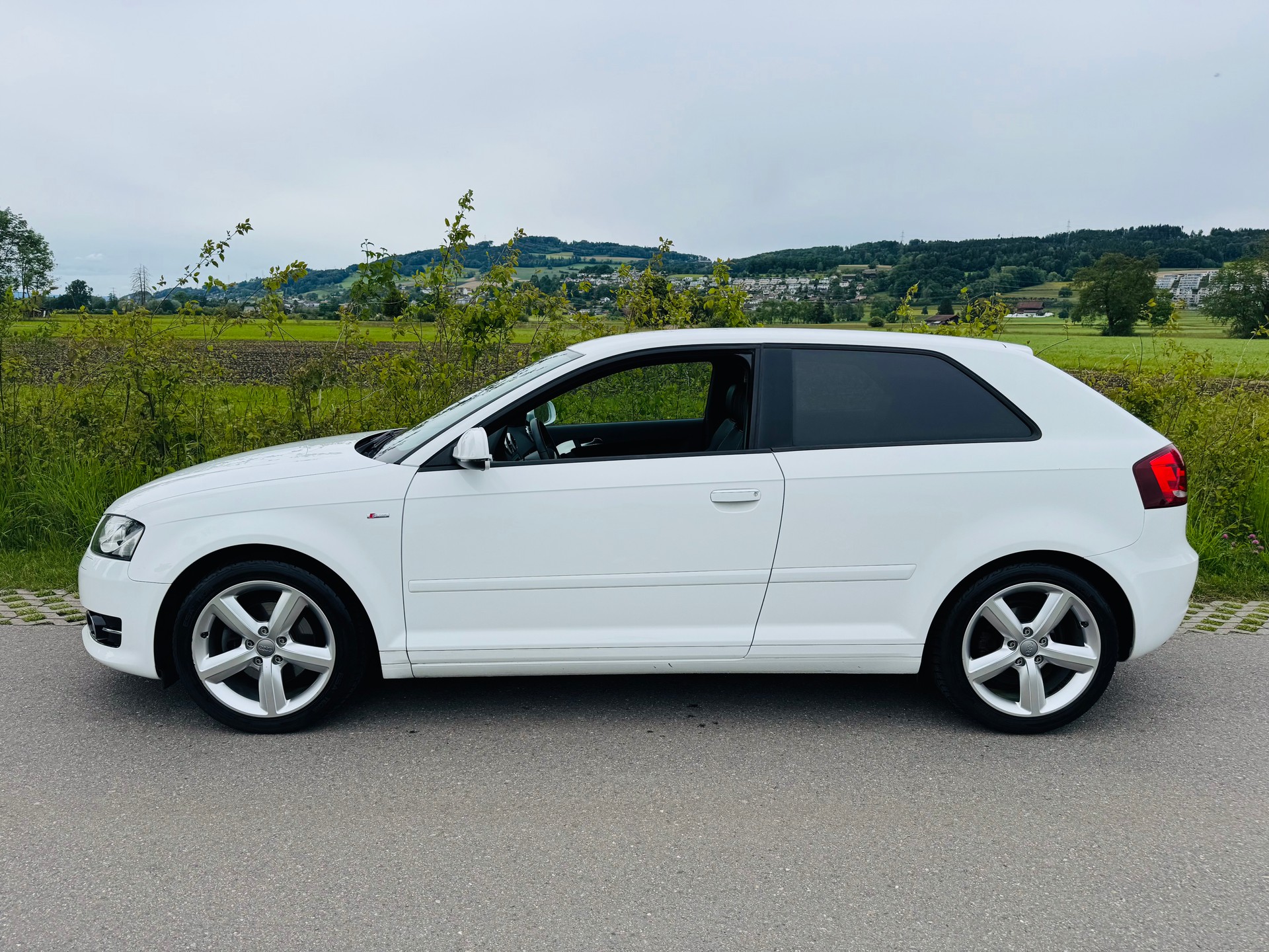 AUDI A3 1.8 TFSI S-line FRISCH MFK-image-1