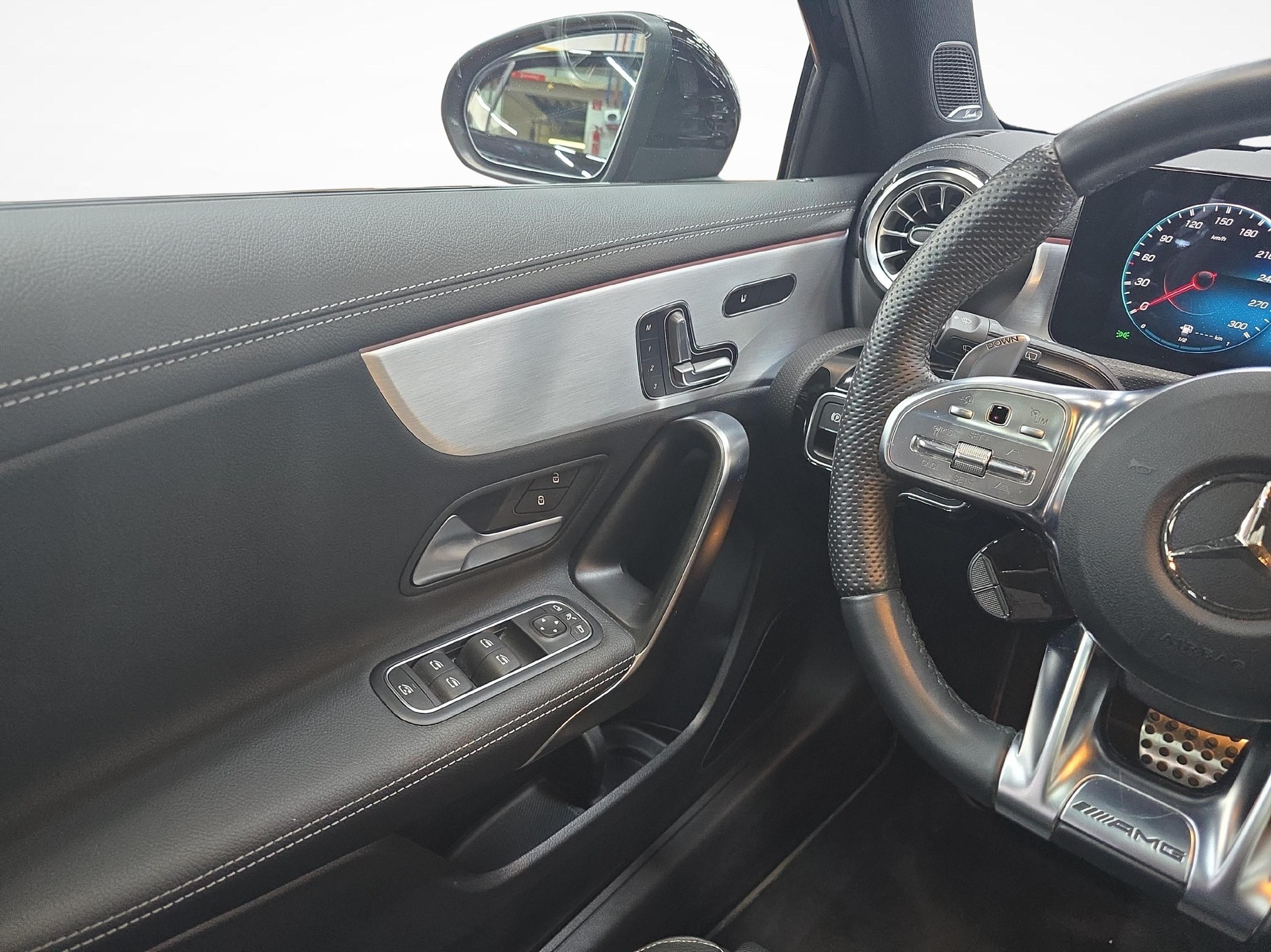 MERCEDES-BENZ A 45 S AMG 4MATIC+-image-5