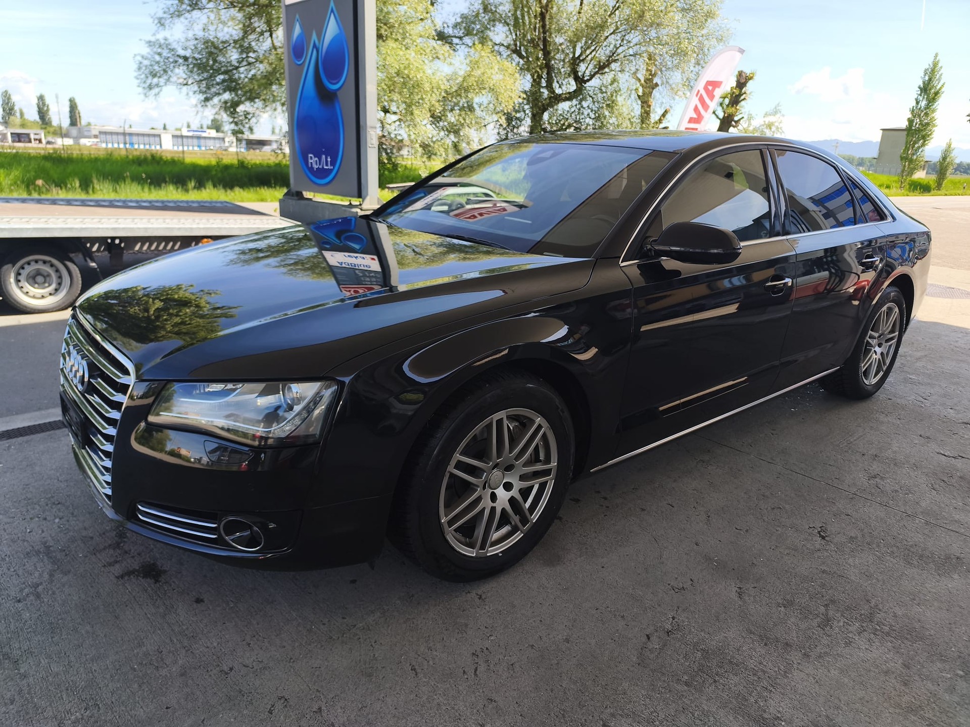 AUDI A8 4.2 FSI quattro tiptronic-image-1